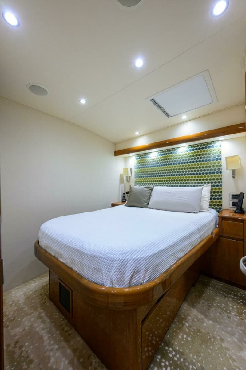2014 Viking 76 Enclosed Bridge - Photo 37