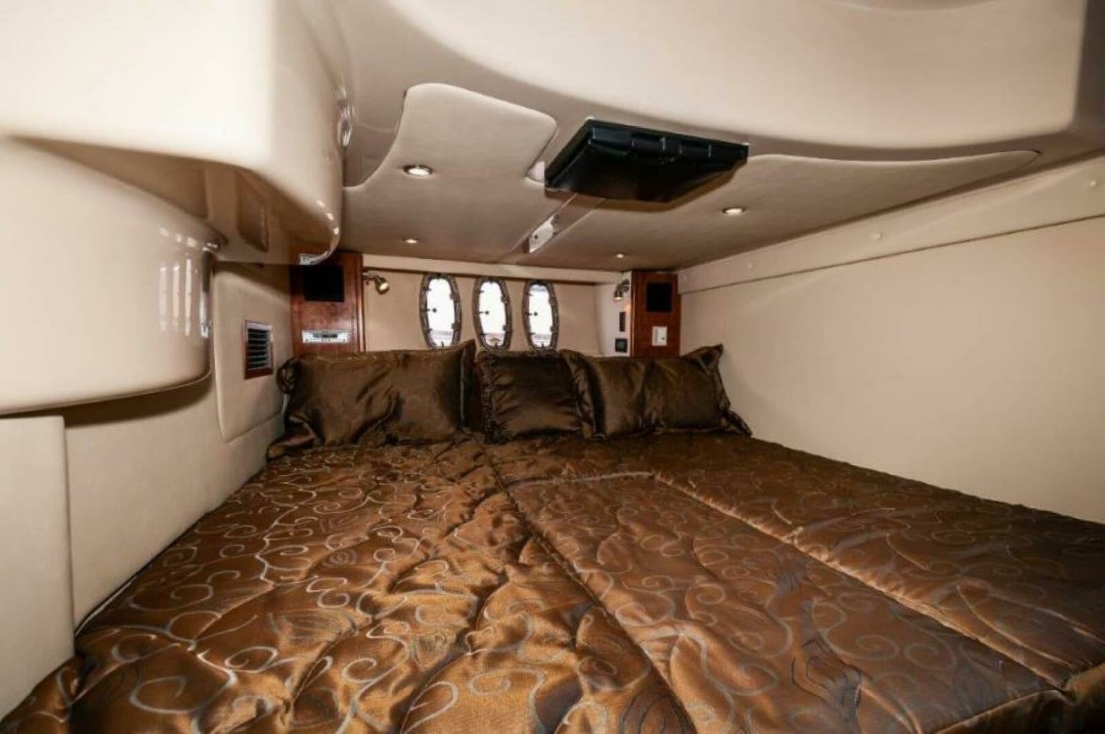 2006 Cruisers Yachts 477 Sport Sedan - Photo 18