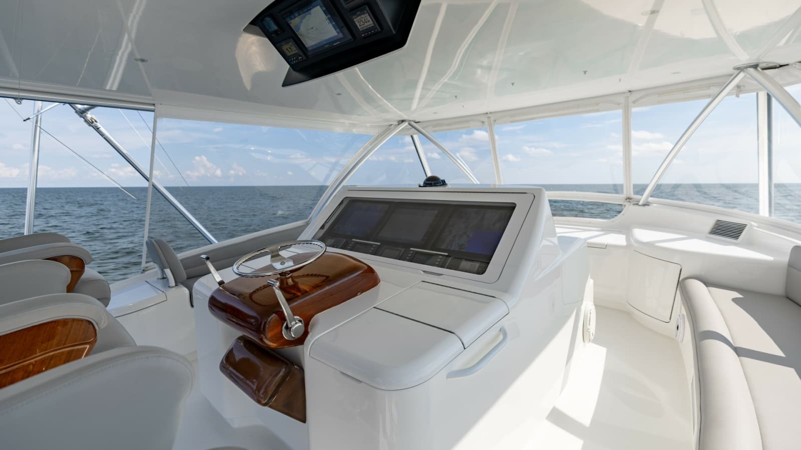 2018 Viking 72 Convertible - Photo 43