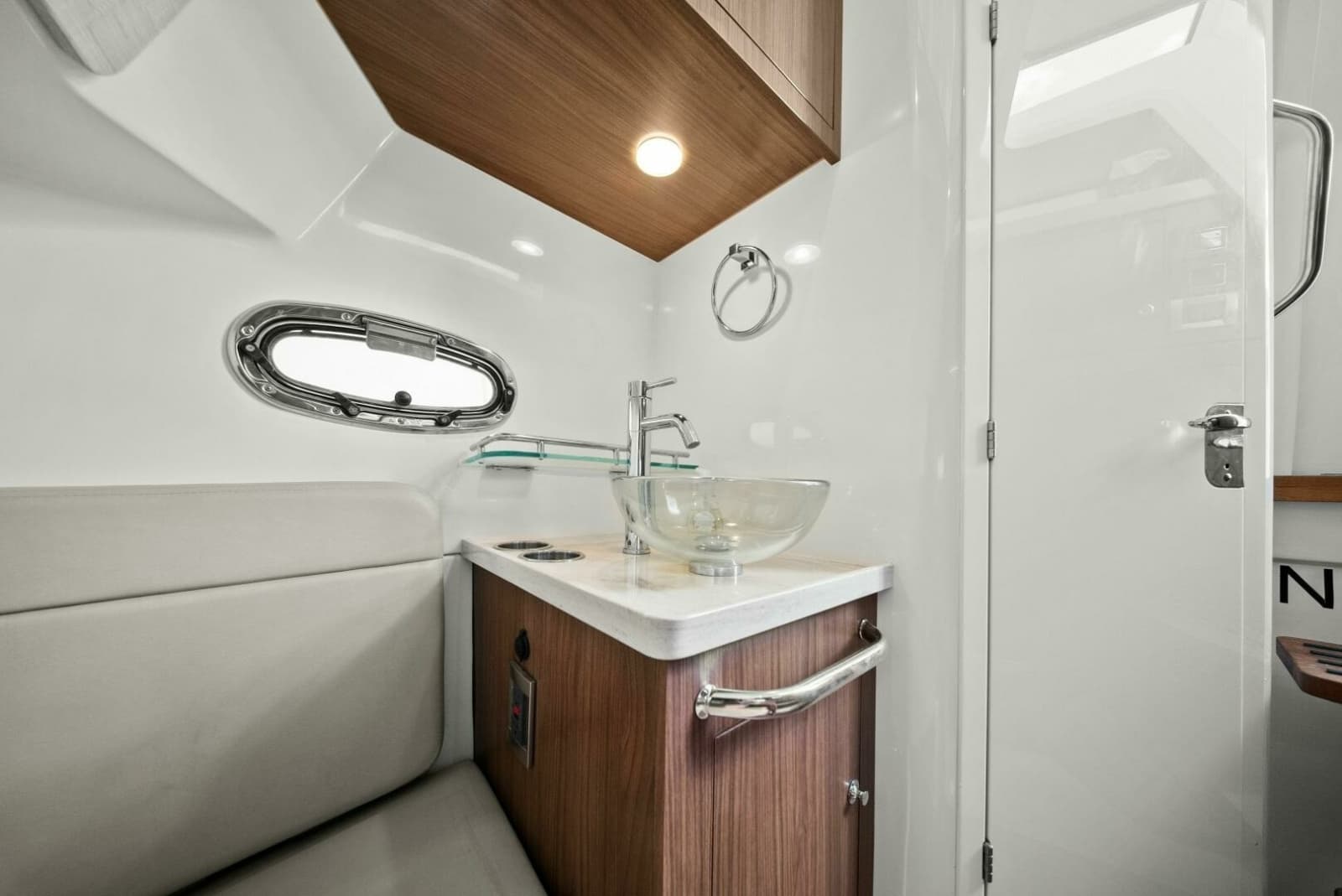2019 Boston Whaler 380 Outrage - Photo 17