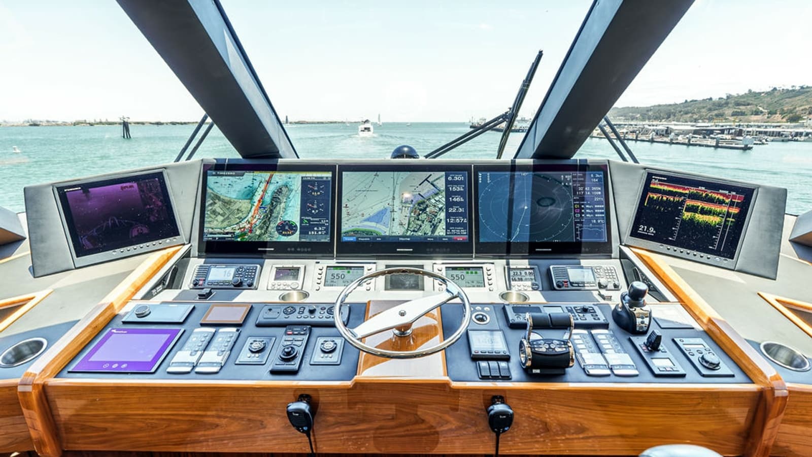 2019 Viking 80 Skybridge - Photo 48