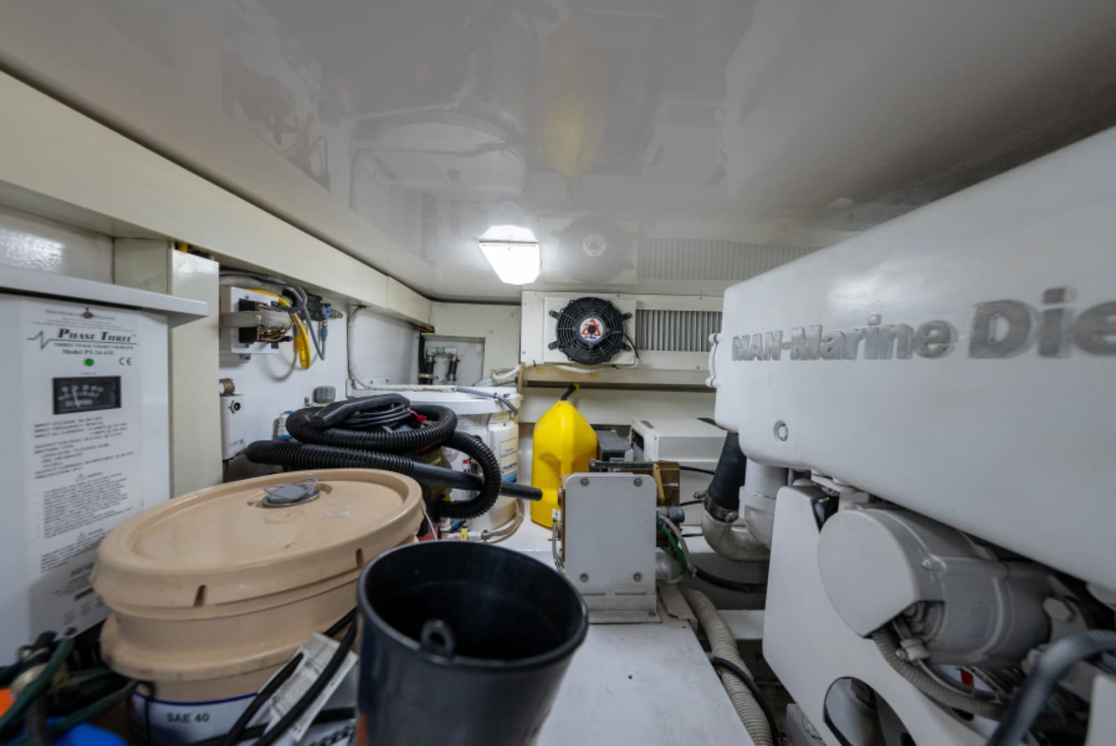 2003 Viking 45 Convertible - Photo 37