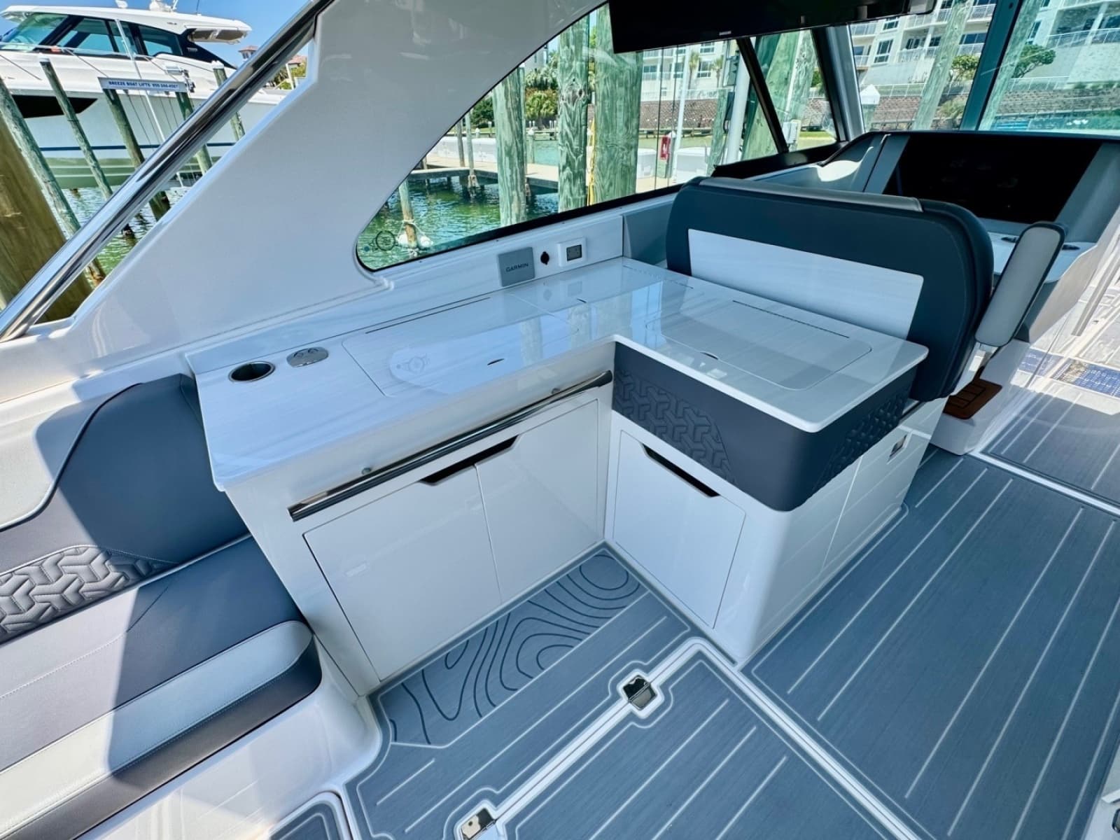 2025 Regal LS36 - Photo 16