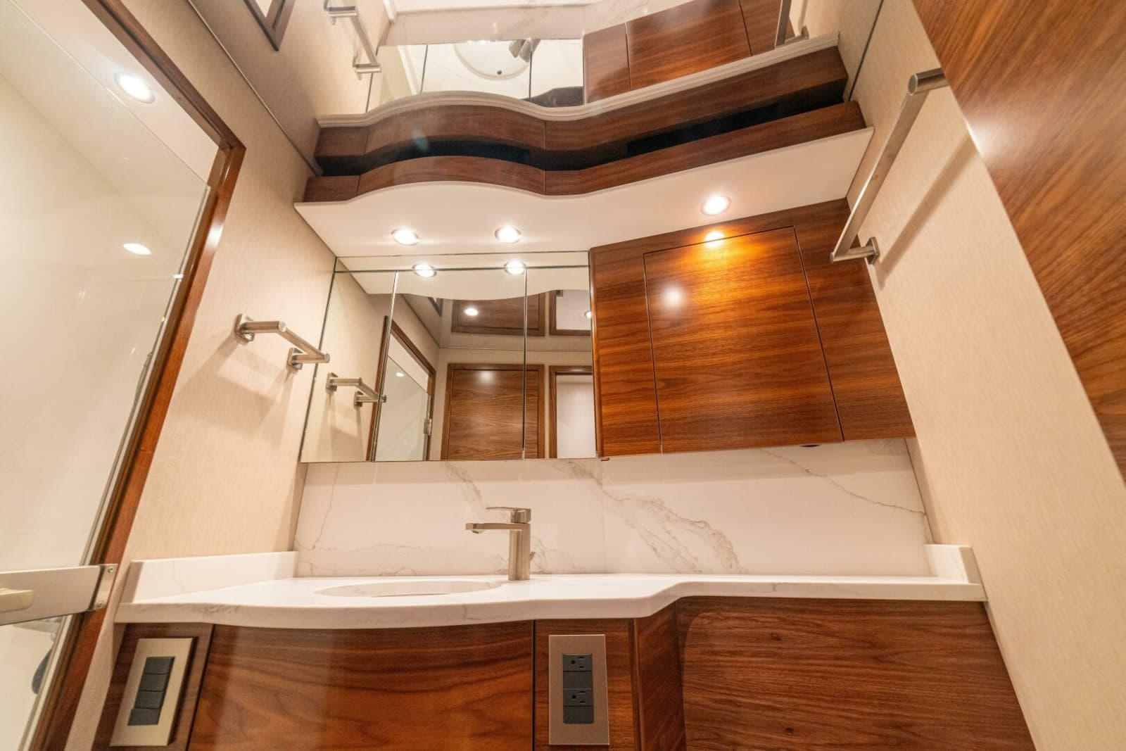 2025 Viking 58 Convertible - Photo 27