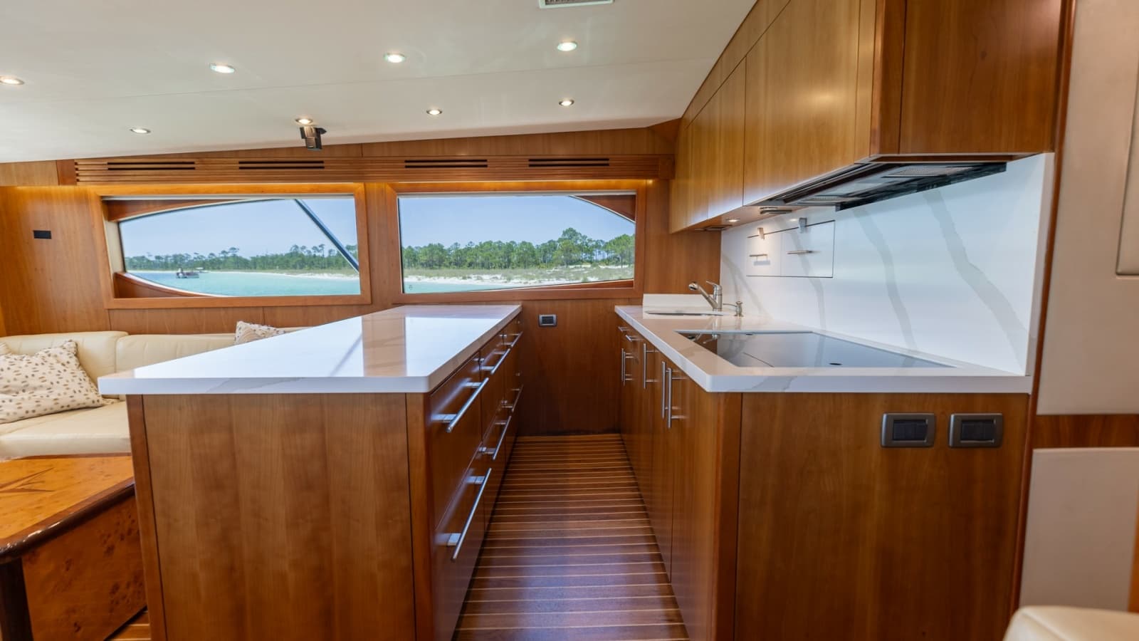 2010 Hatteras 60 GT - Photo 12