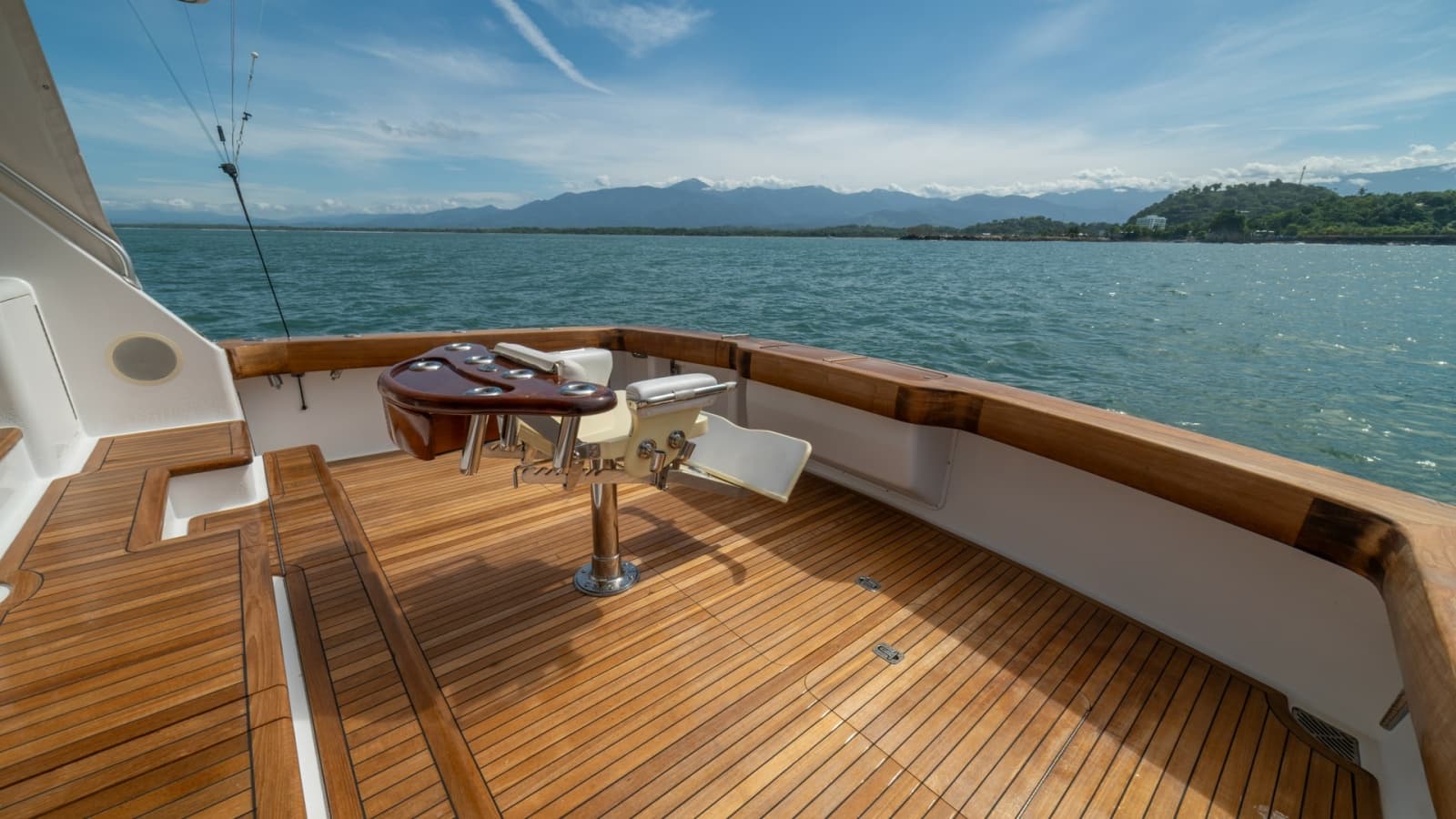 2002 Viking 61 Convertible - Photo 39