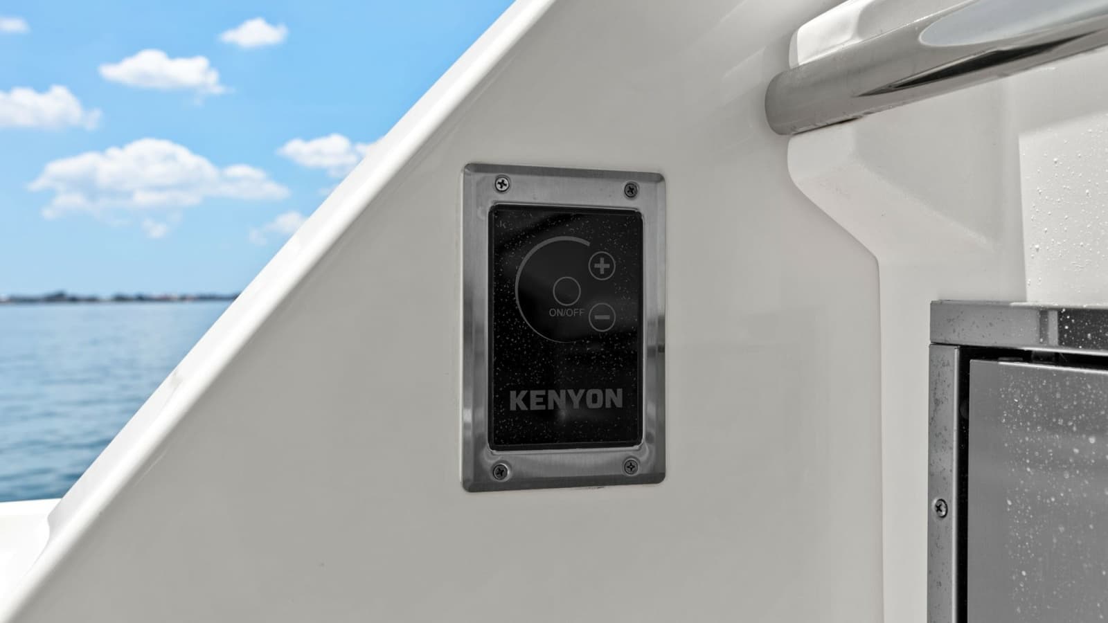 2025 Regal 38 XO - Photo 12
