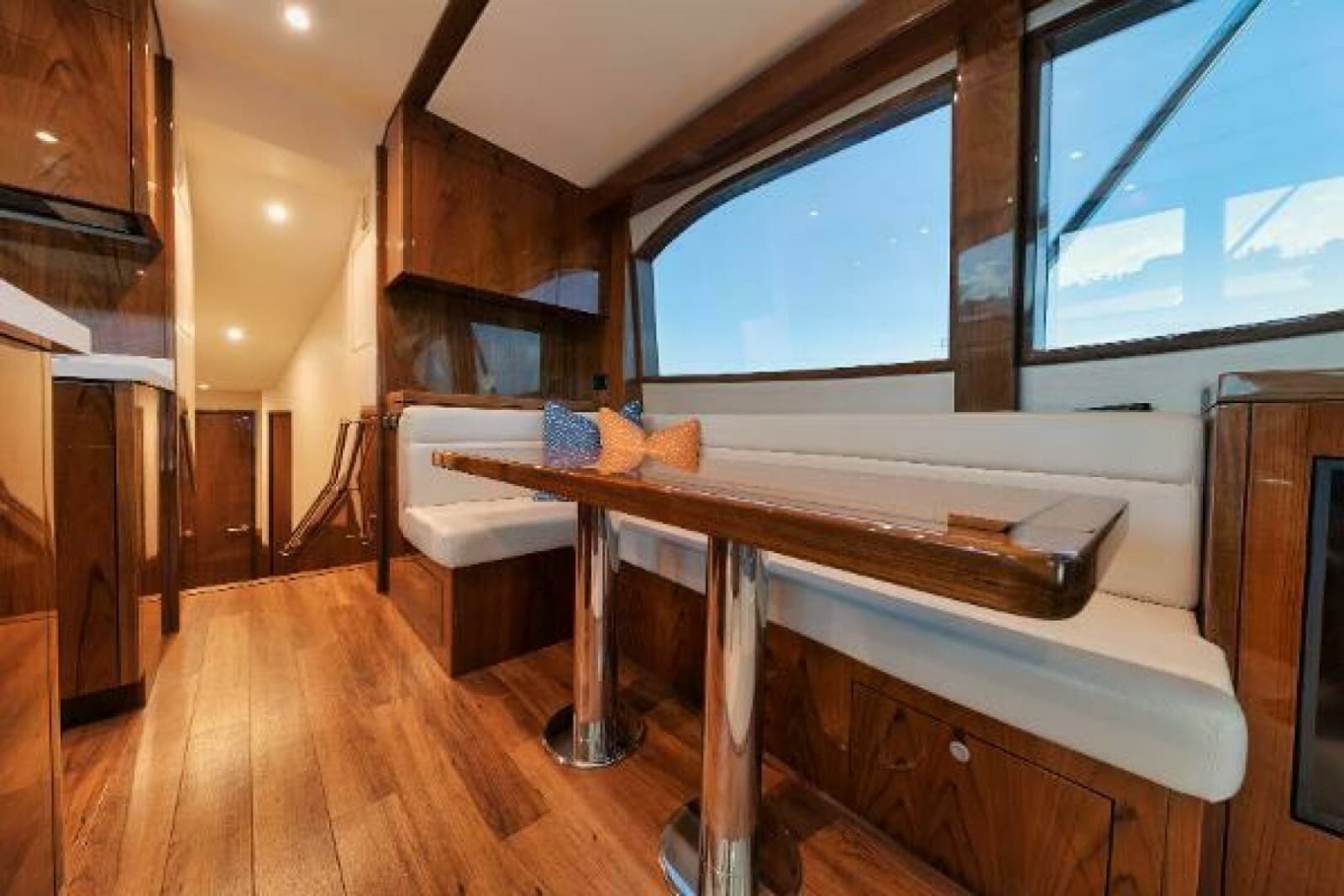 2018 Hatteras GT54 - Photo 9
