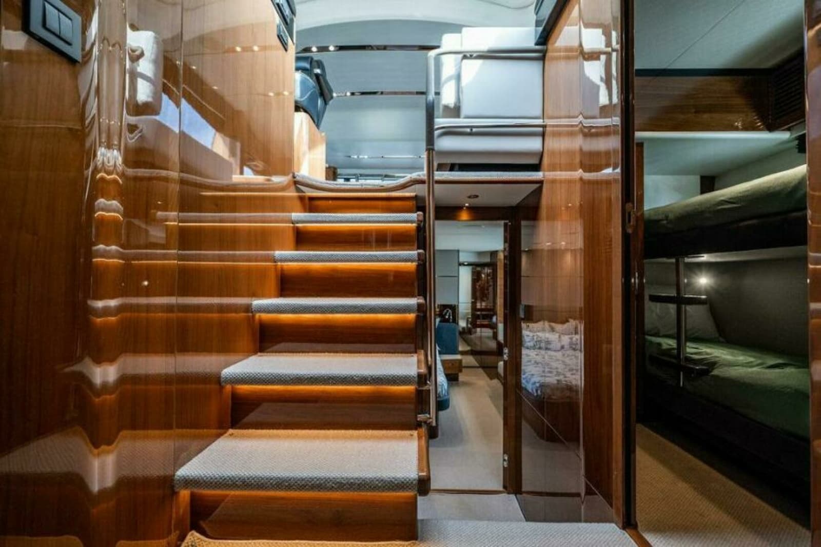2016 Princess S65 - Photo 10