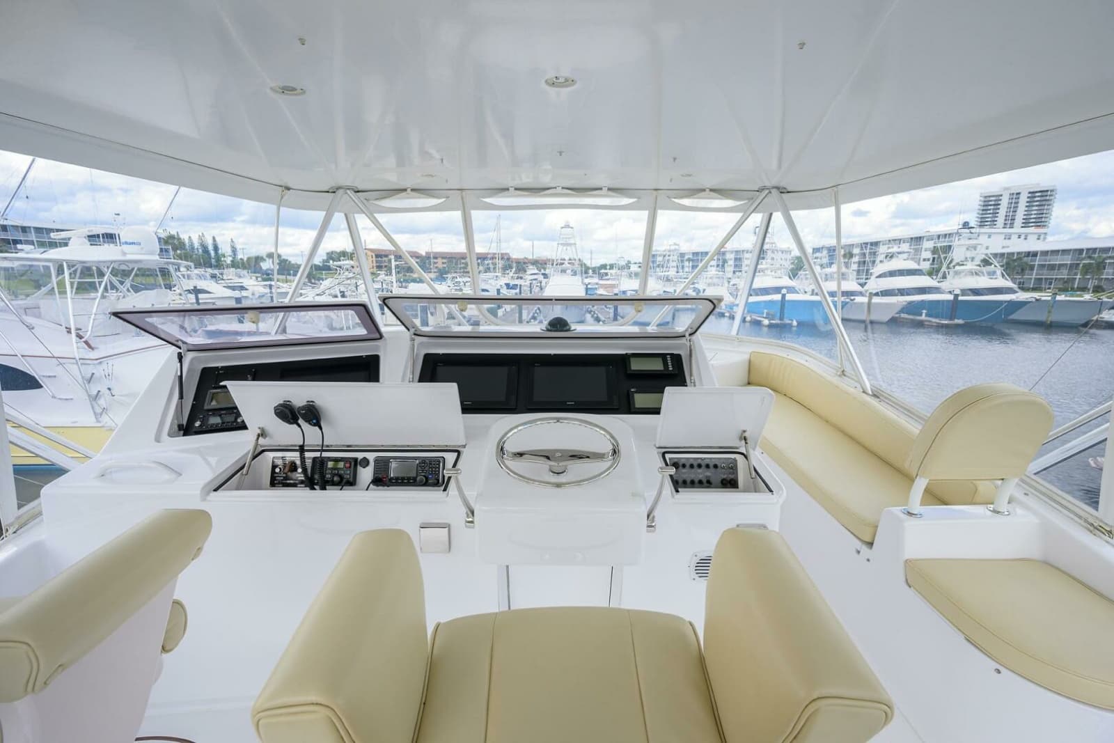2004 Viking 56 Convertible - Photo 15