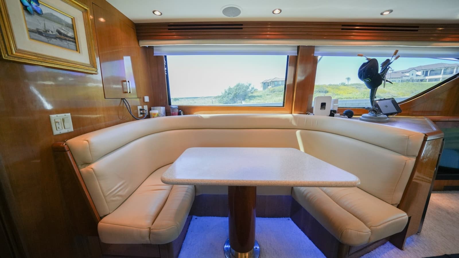 2001 Hatteras 60 Convertible - Photo 3