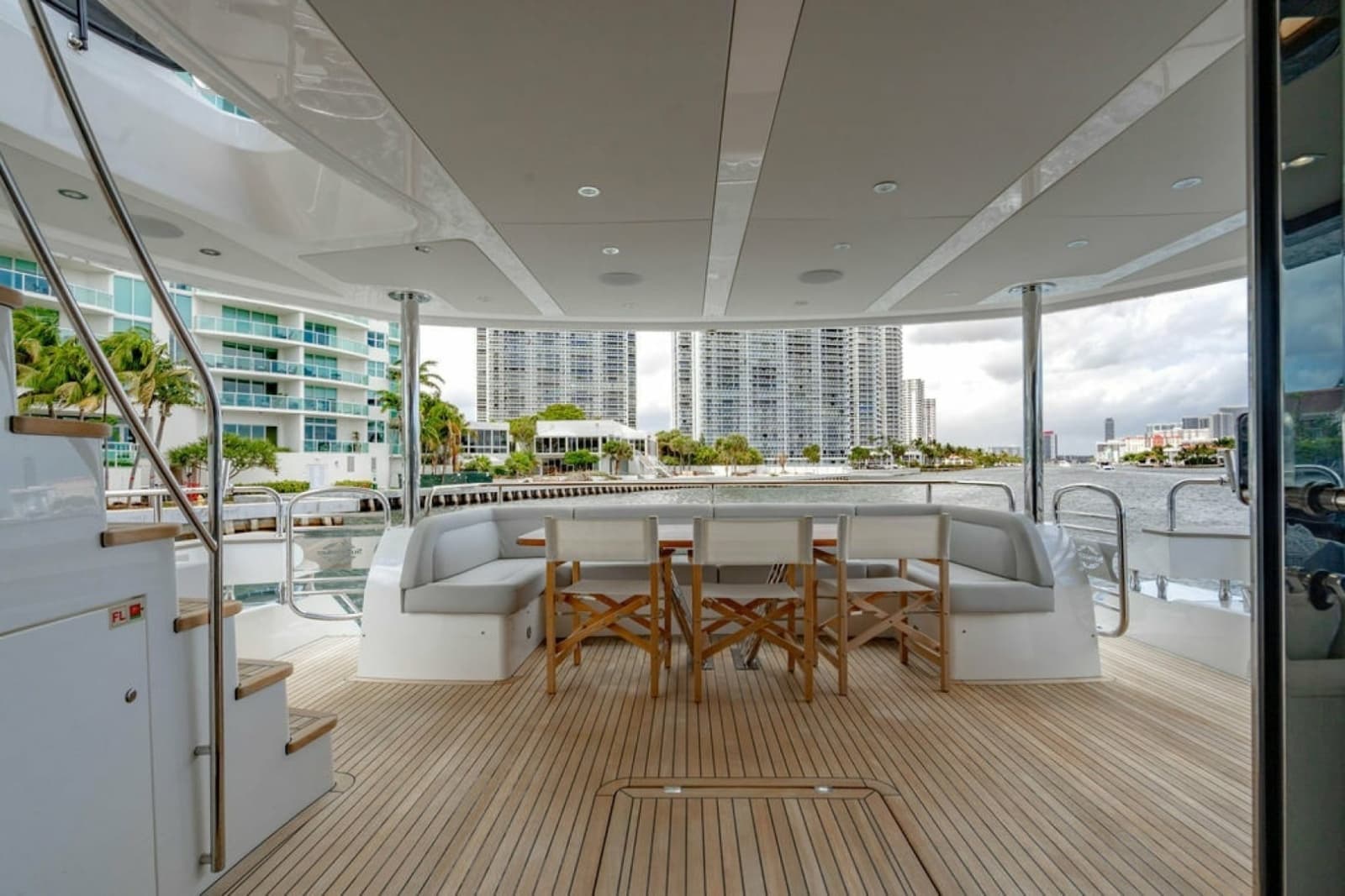 2019 Sunseeker 95 Motor Yacht - Photo 15