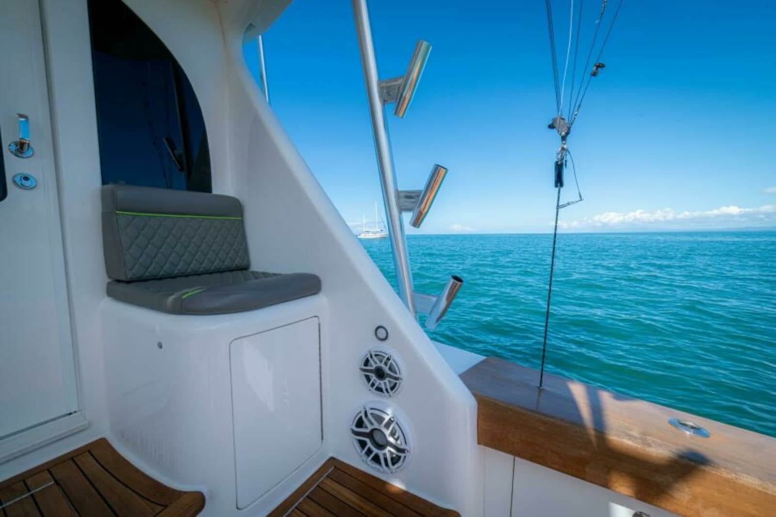 2017 Viking 62 Convertible - Photo 37