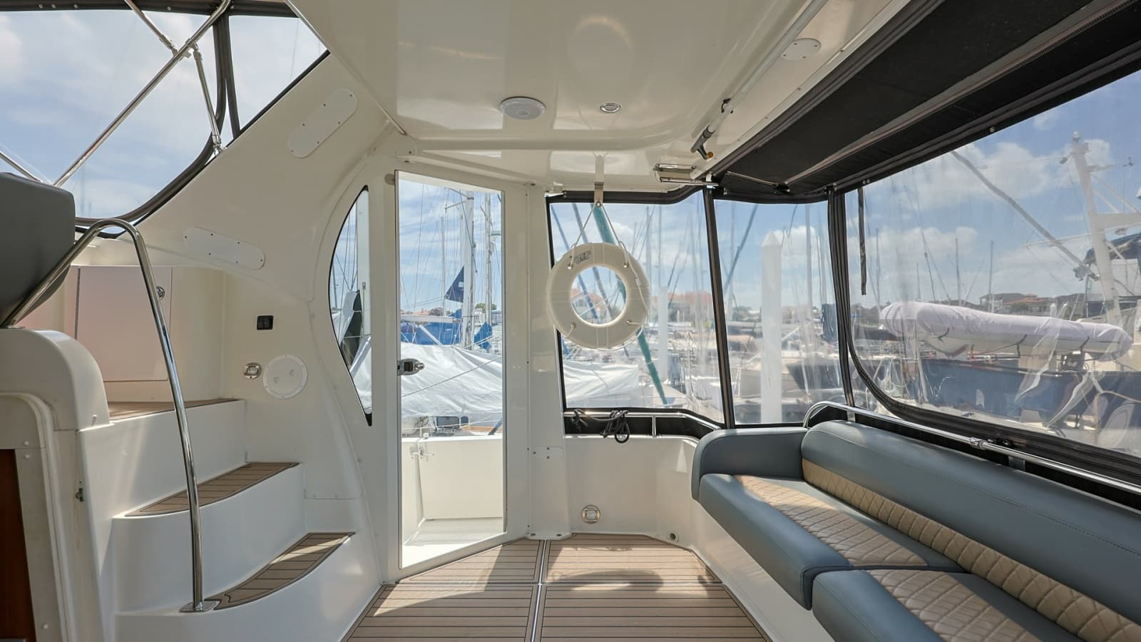 2006 Carver 396 Motor Yacht - Photo 11