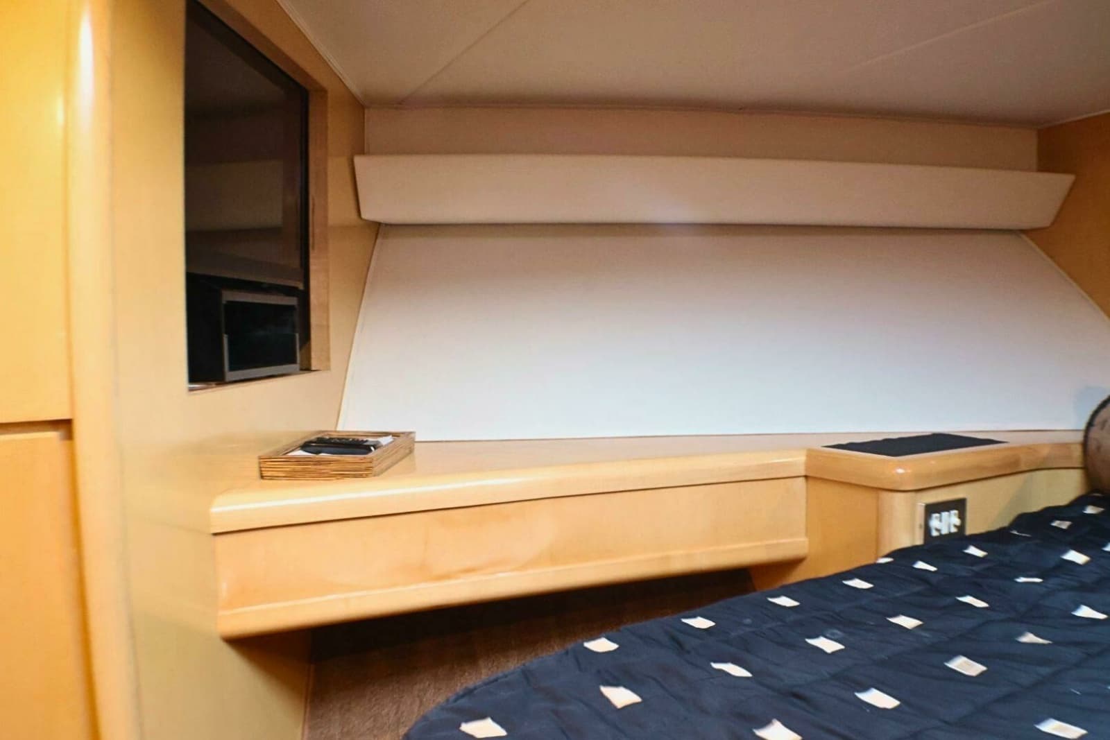 2001 Donzi 73 Sport Yacht - Photo 35