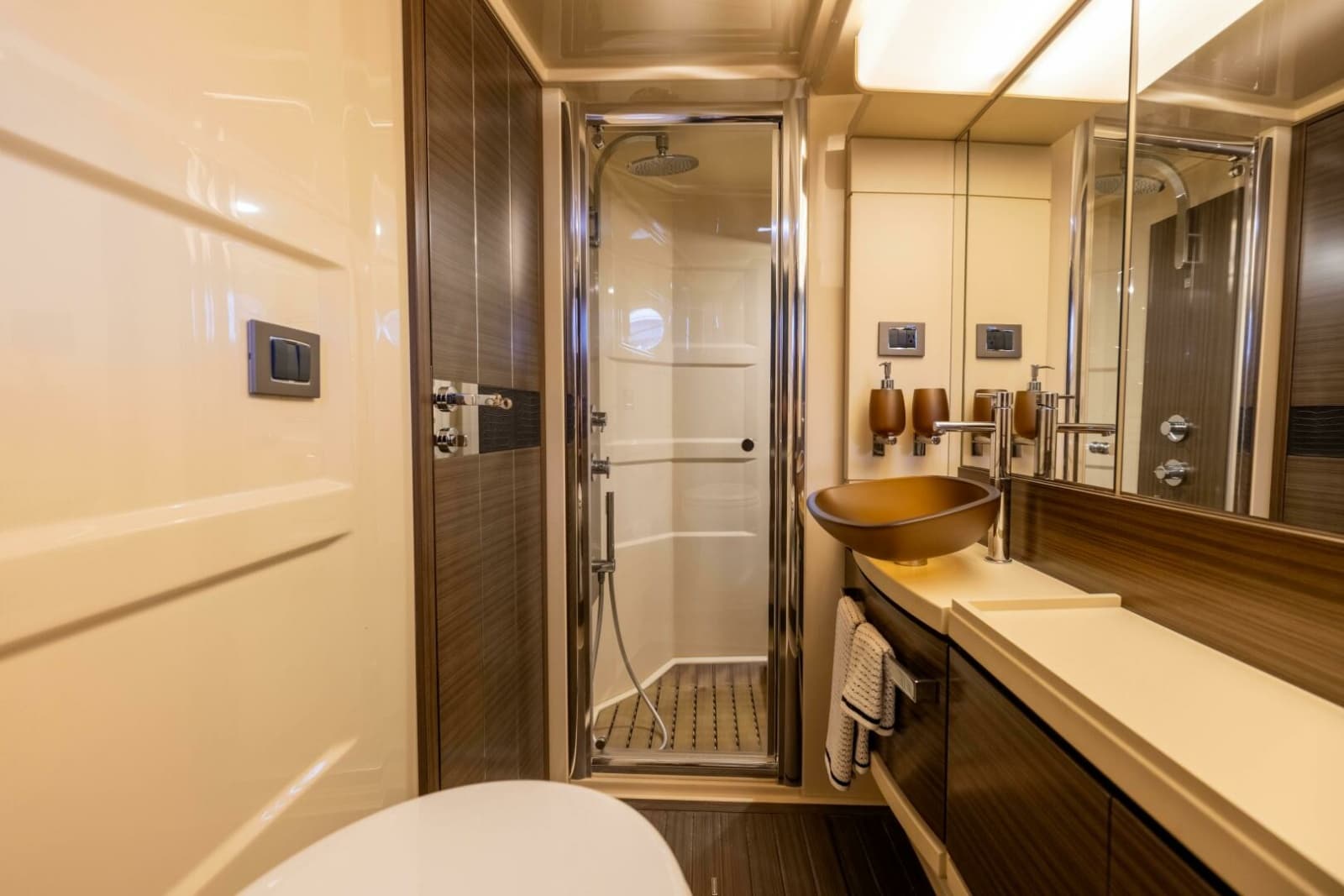 2015 Azimut 64 Flybridge - Photo 22