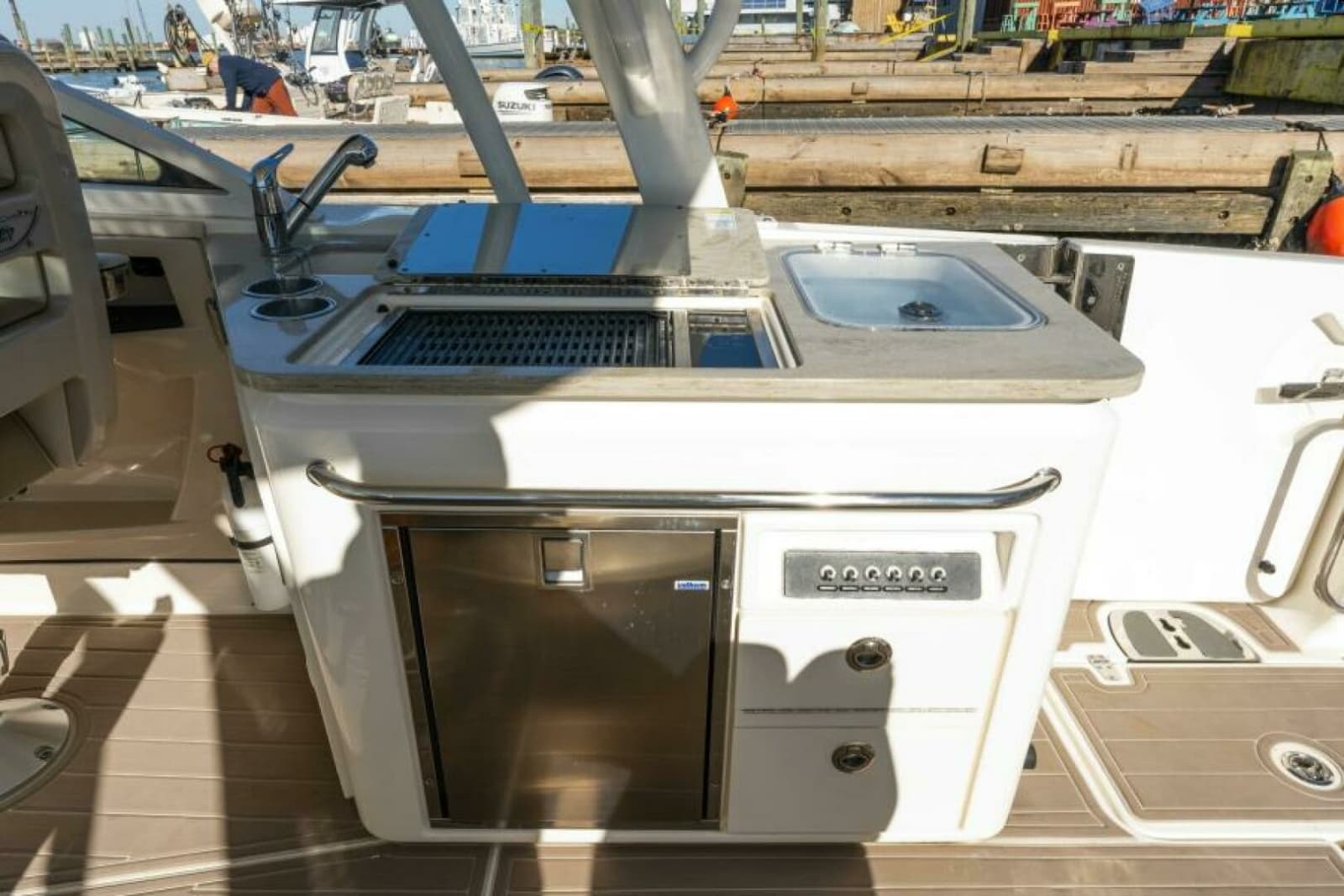 2017 Boston Whaler 320 Vantage - Photo 15