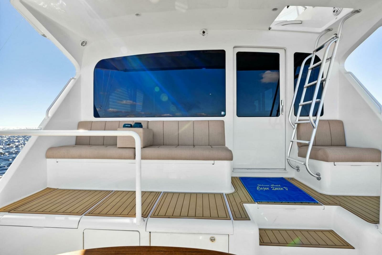 2002 Viking 65 Convertible - Photo 12