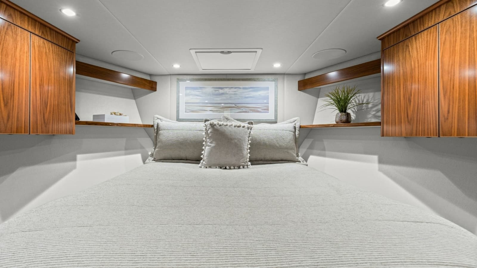 2020 Viking 68 Convertible - Photo 23