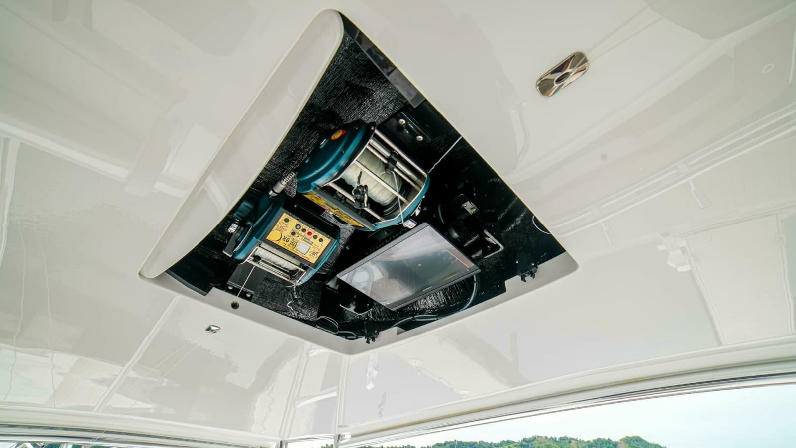 2023 Viking 72 Convertible - Photo 19