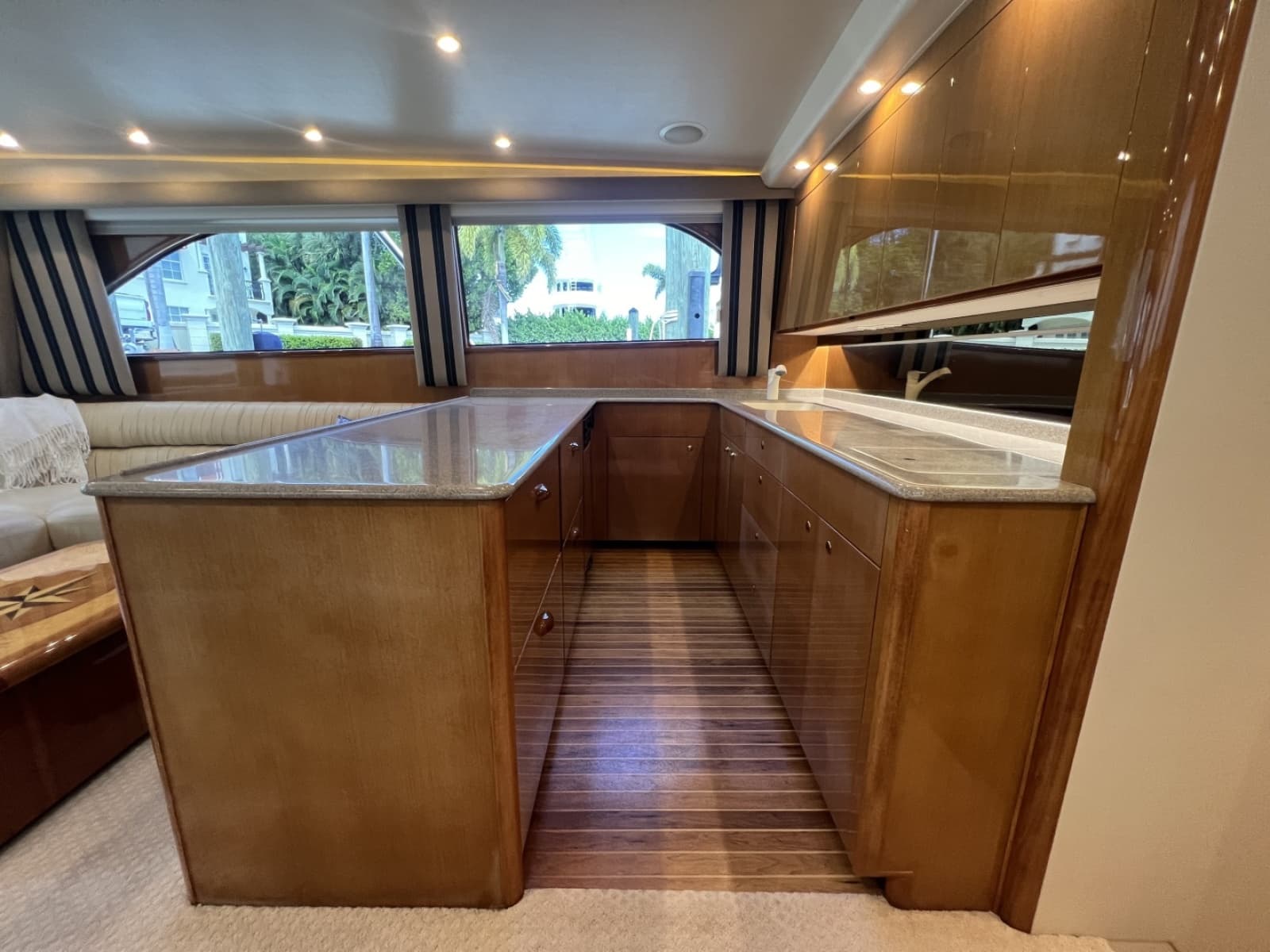 2003 Viking 52 Convertible - Photo 24