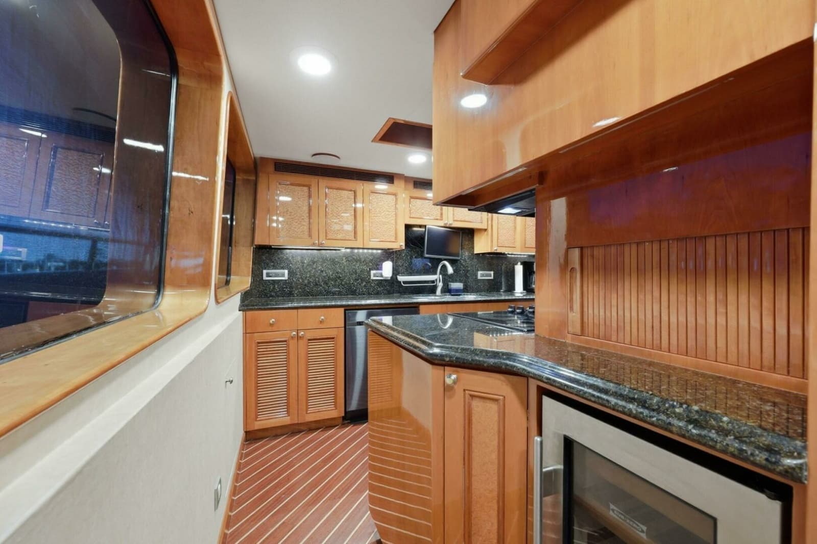 2008 Cheoy Lee 95 Motor Yacht - Photo 43