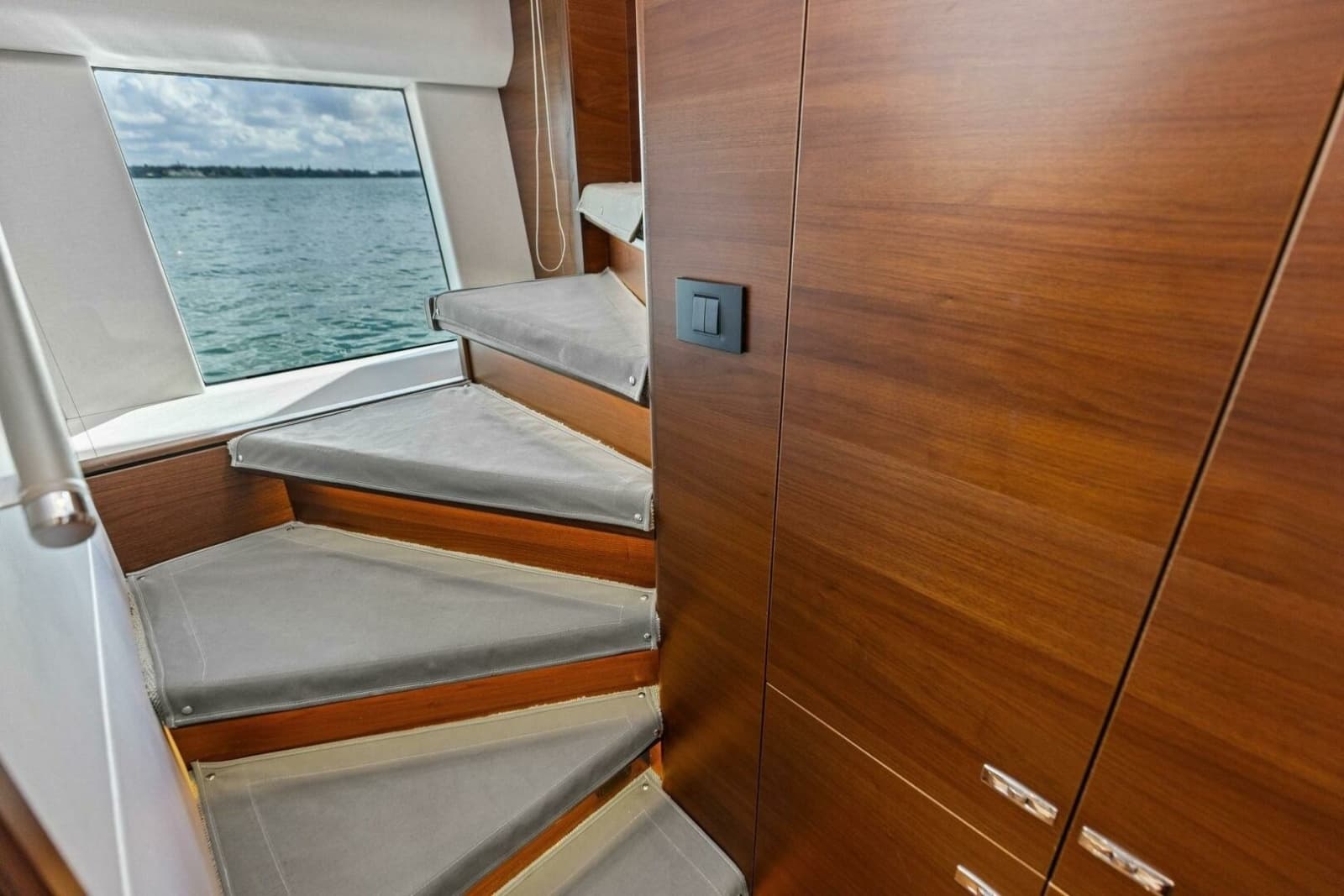 2018 Princess Y75 Motor Yacht - Photo 47