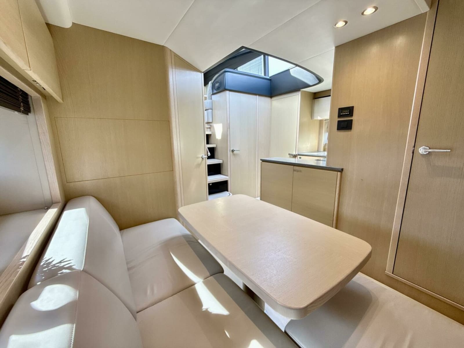 2017 Princess V58 - Photo 15