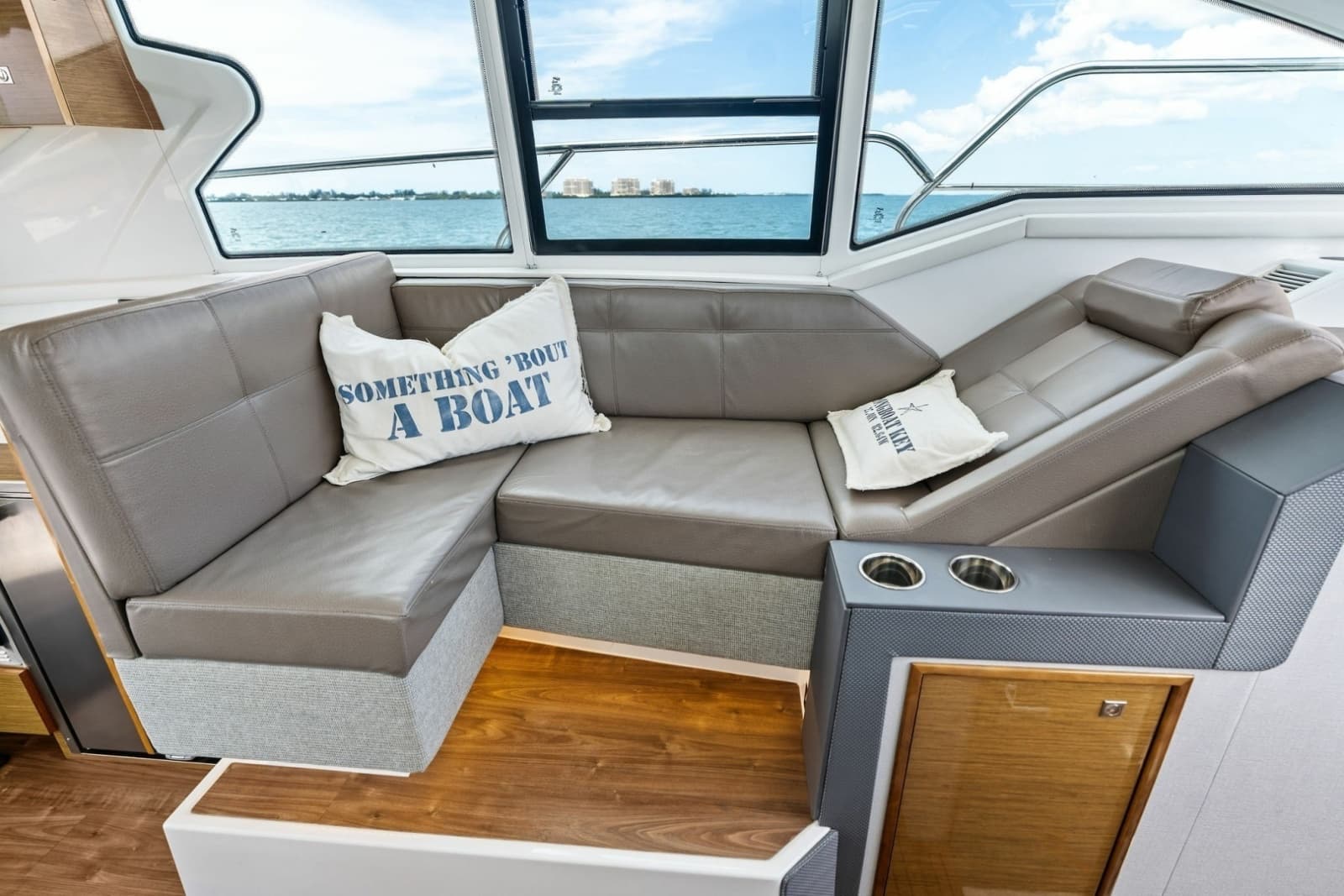2019 Cruisers Yachts 42 Cantius - Photo 26