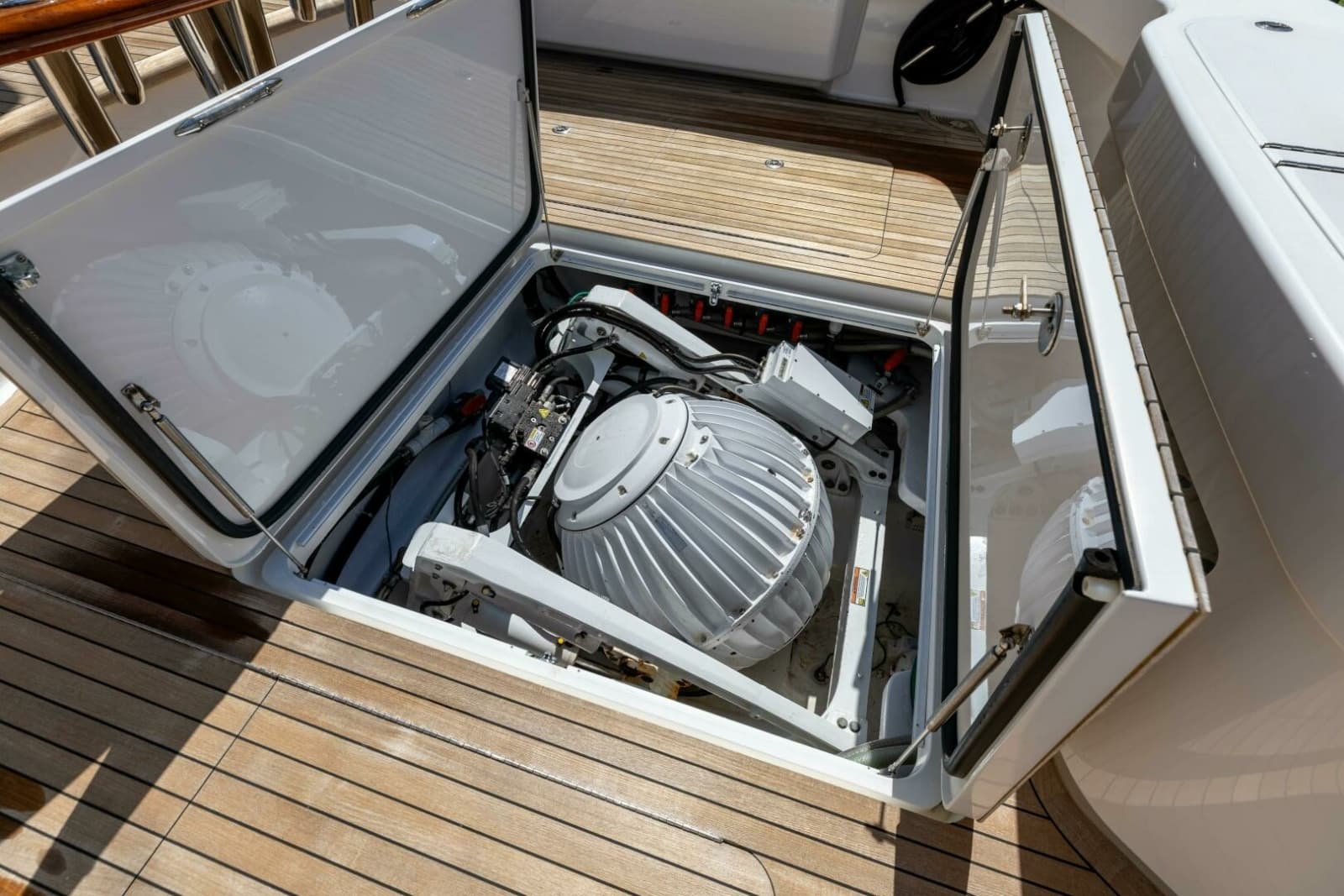 2017 Viking 66 Convertible - Photo 43