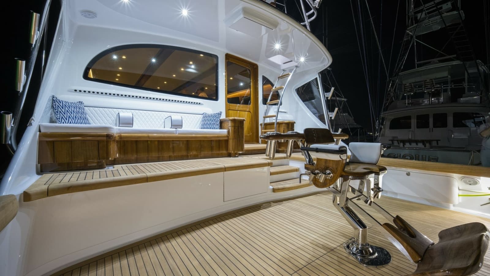 2026 Winter Custom Yachts 75 Open Convertible - Photo 38