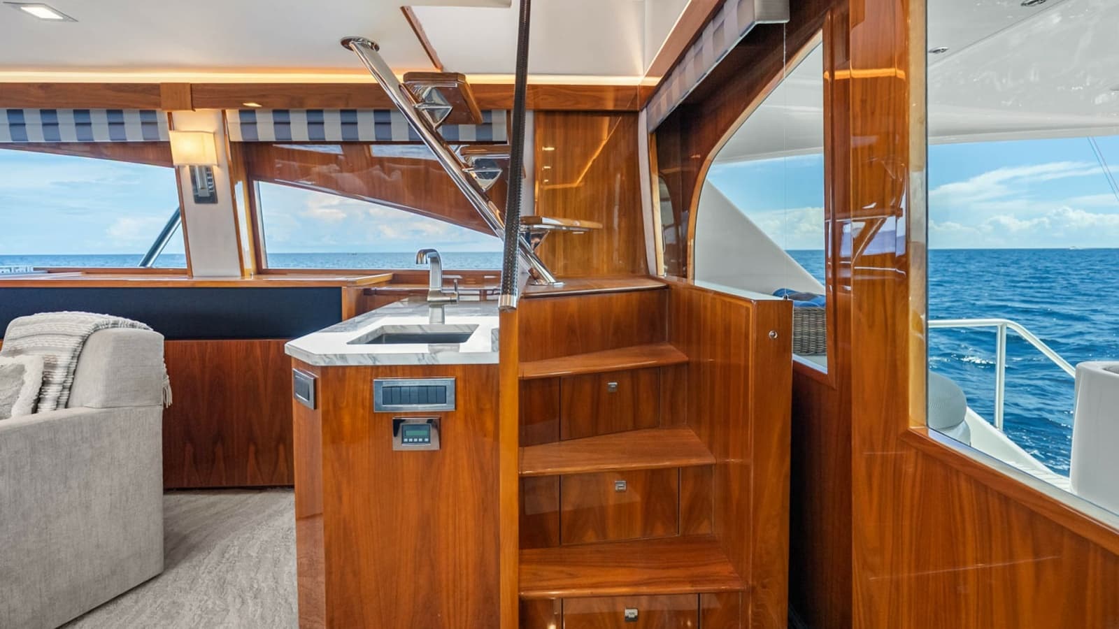 2017 Viking 92 Enclosed Bridge - Photo 16