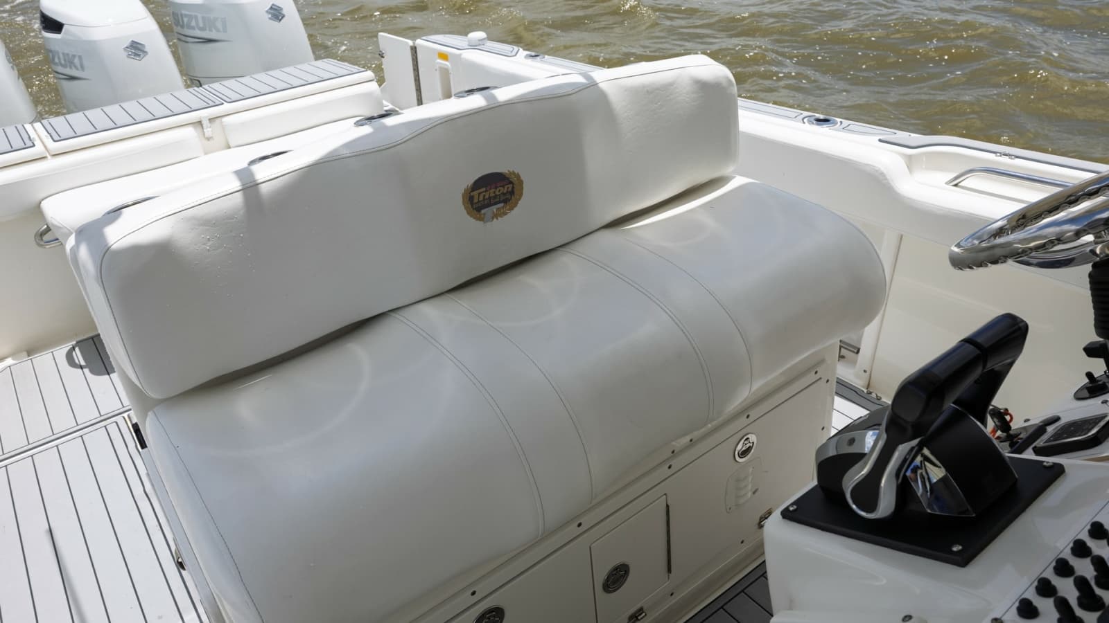 2005 Triton 351 Center Console - Photo 30