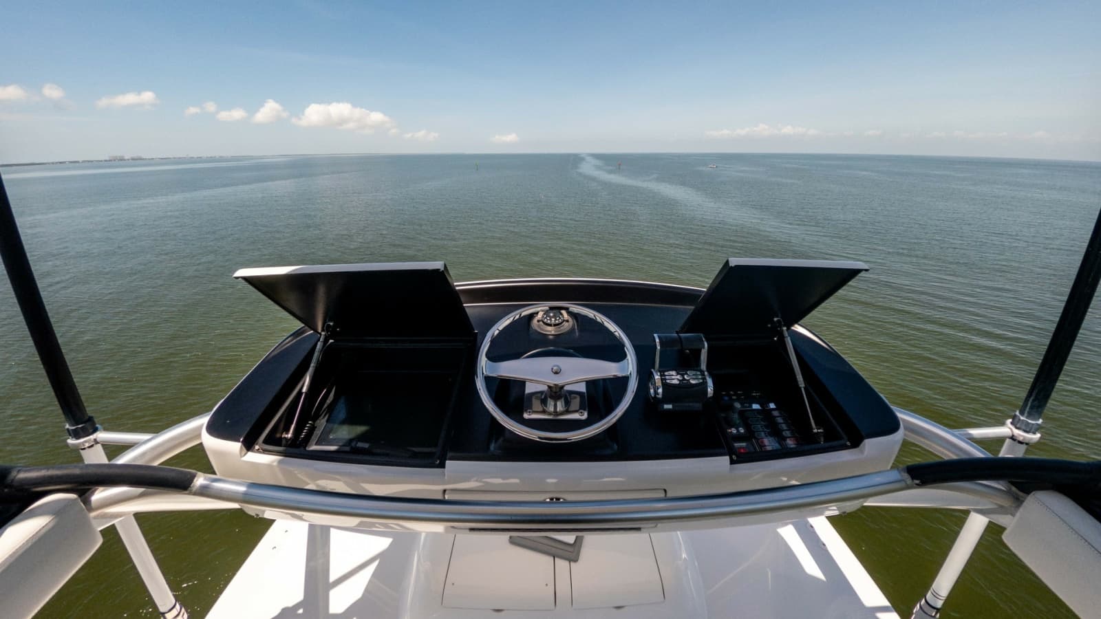 2016 Viking 80 Convertible - Photo 54