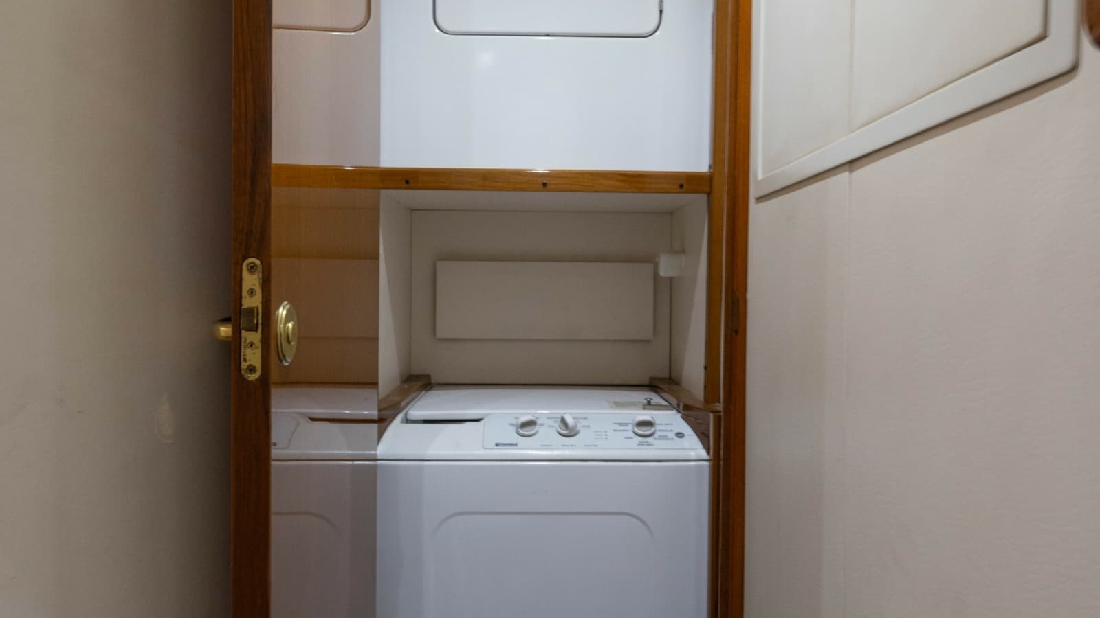 2001 Viking 65 Enclosed Bridge - Photo 14