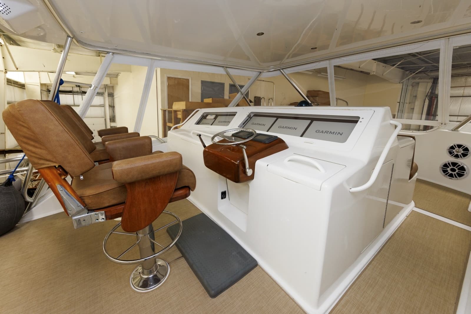 2005 Viking 61 Convertible - Photo 18