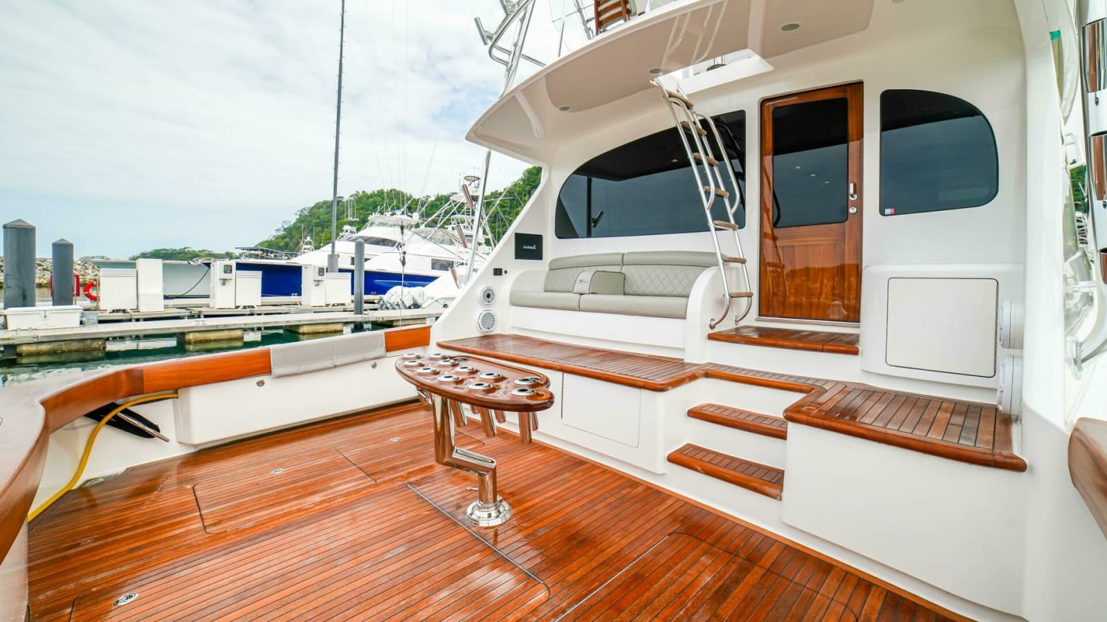 2023 Viking 72 Convertible - Photo 7
