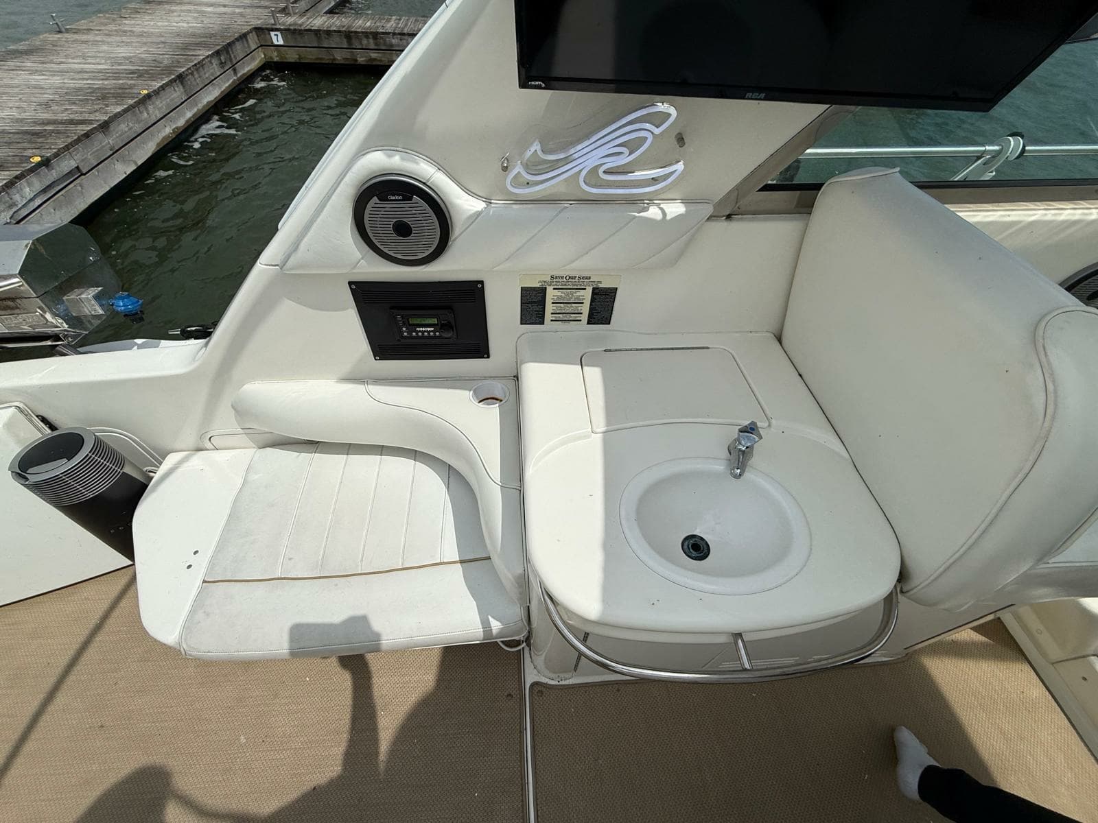 1996 Sea Ray 370 Sundancer - Photo 16