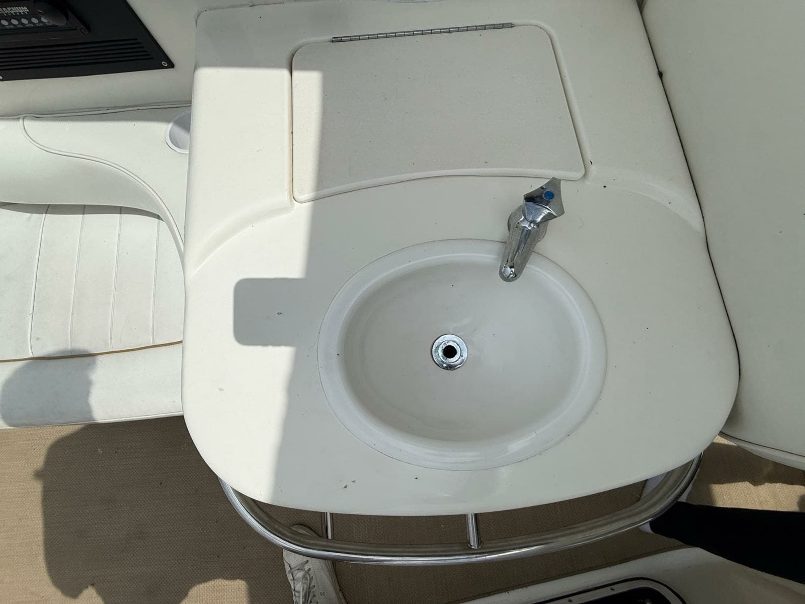 1996 Sea Ray 370 Sundancer - Photo 17