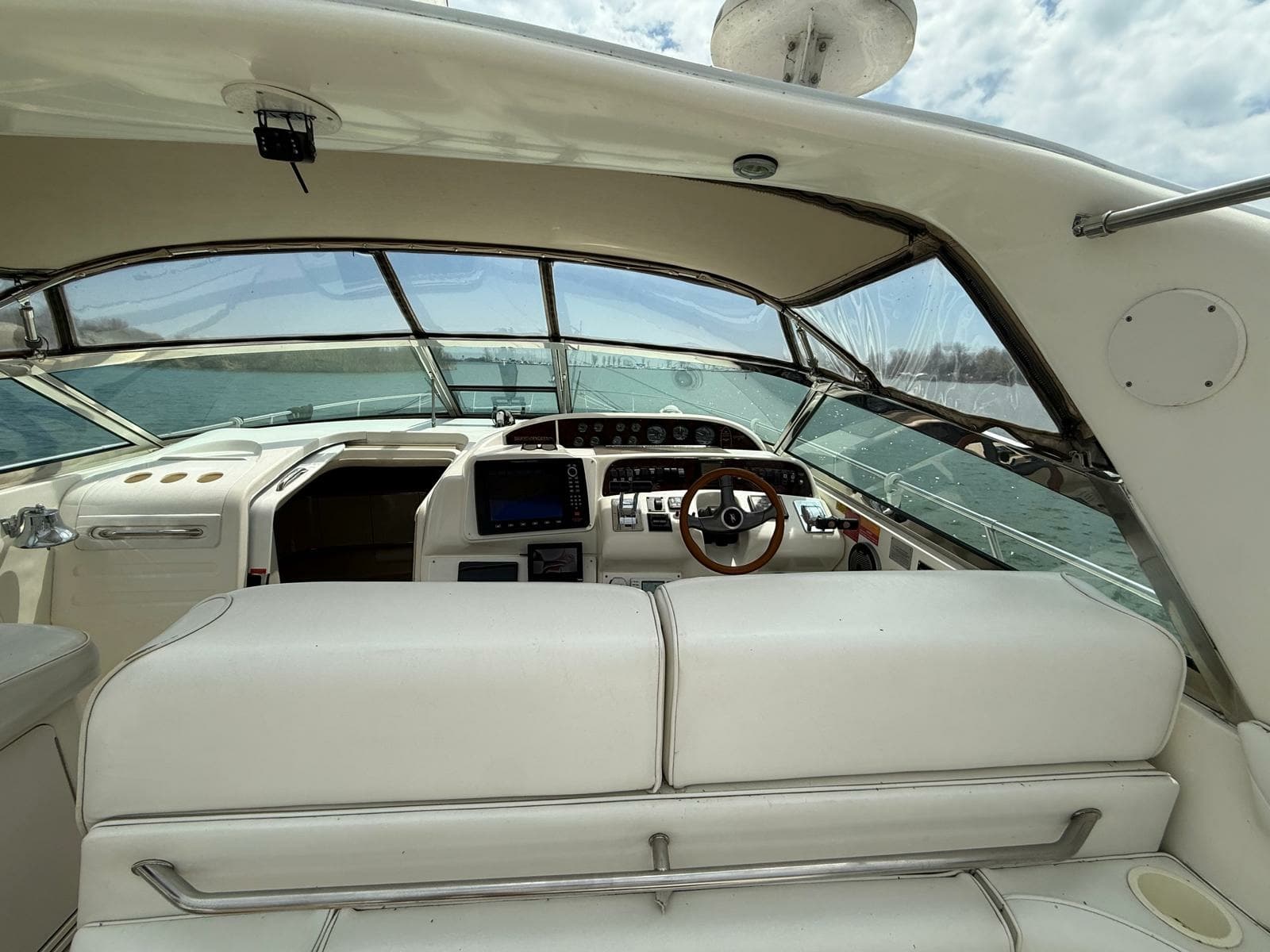 1996 Sea Ray 370 Sundancer - Photo 21