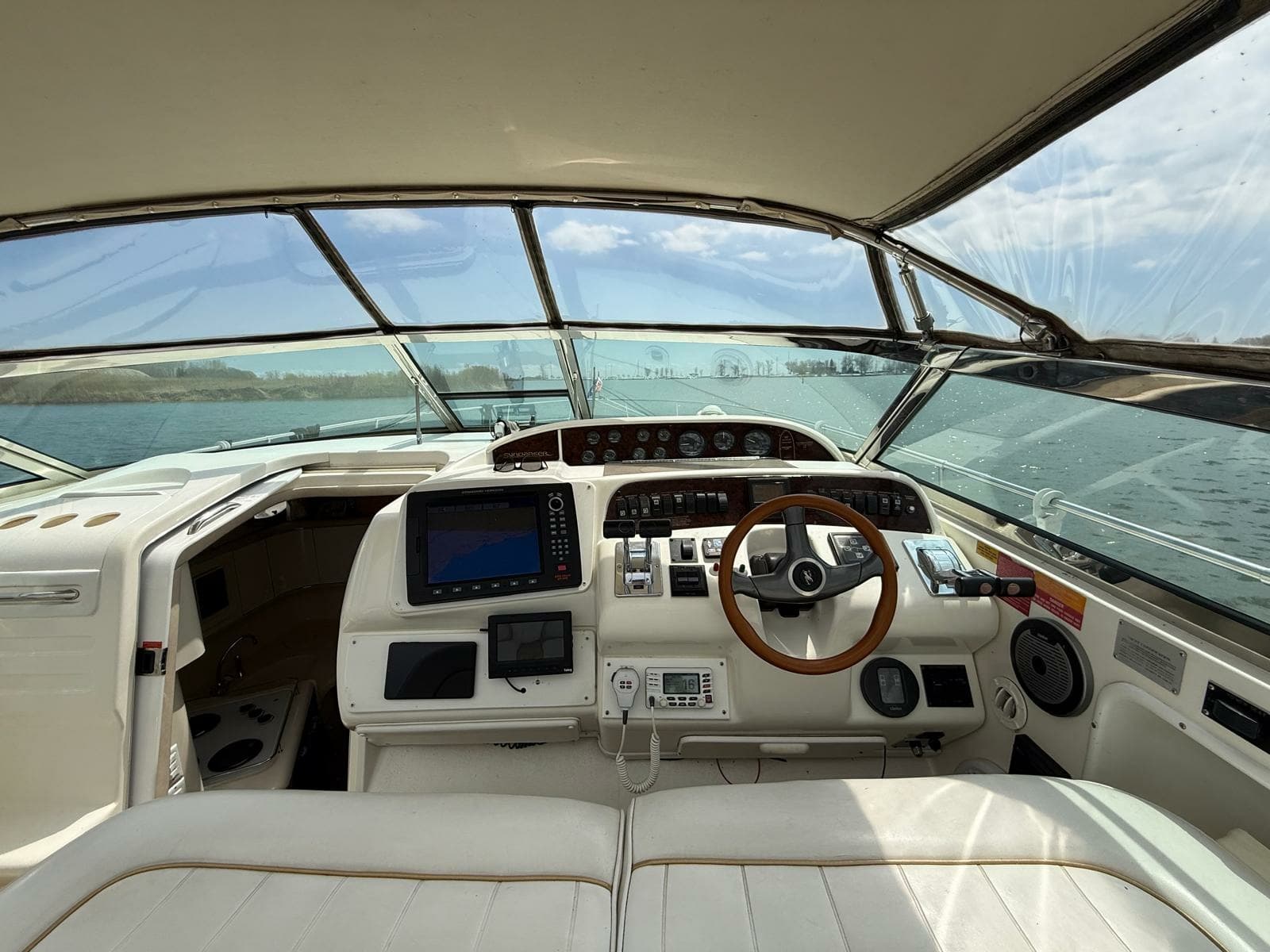1996 Sea Ray 370 Sundancer - Photo 22