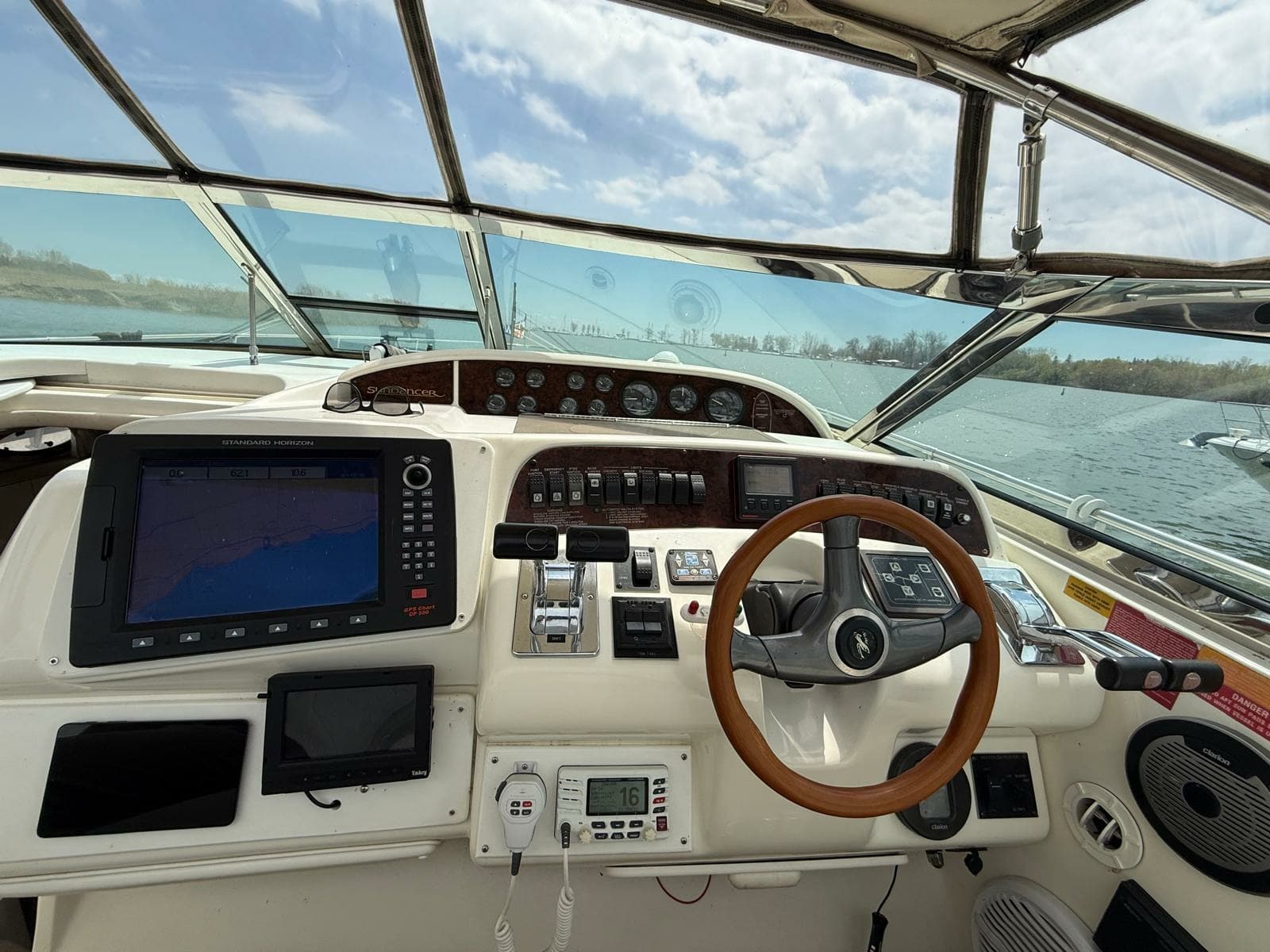 1996 Sea Ray 370 Sundancer - Photo 23
