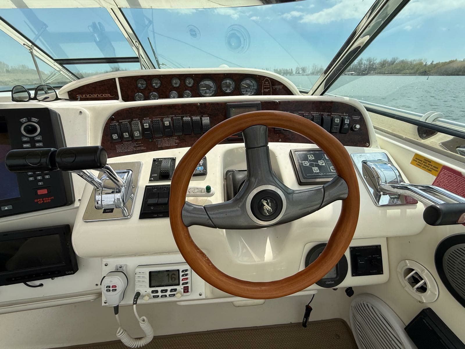 1996 Sea Ray 370 Sundancer - Photo 30