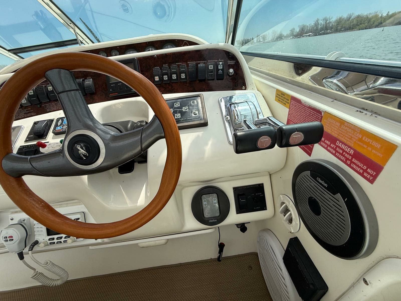 1996 Sea Ray 370 Sundancer - Photo 32