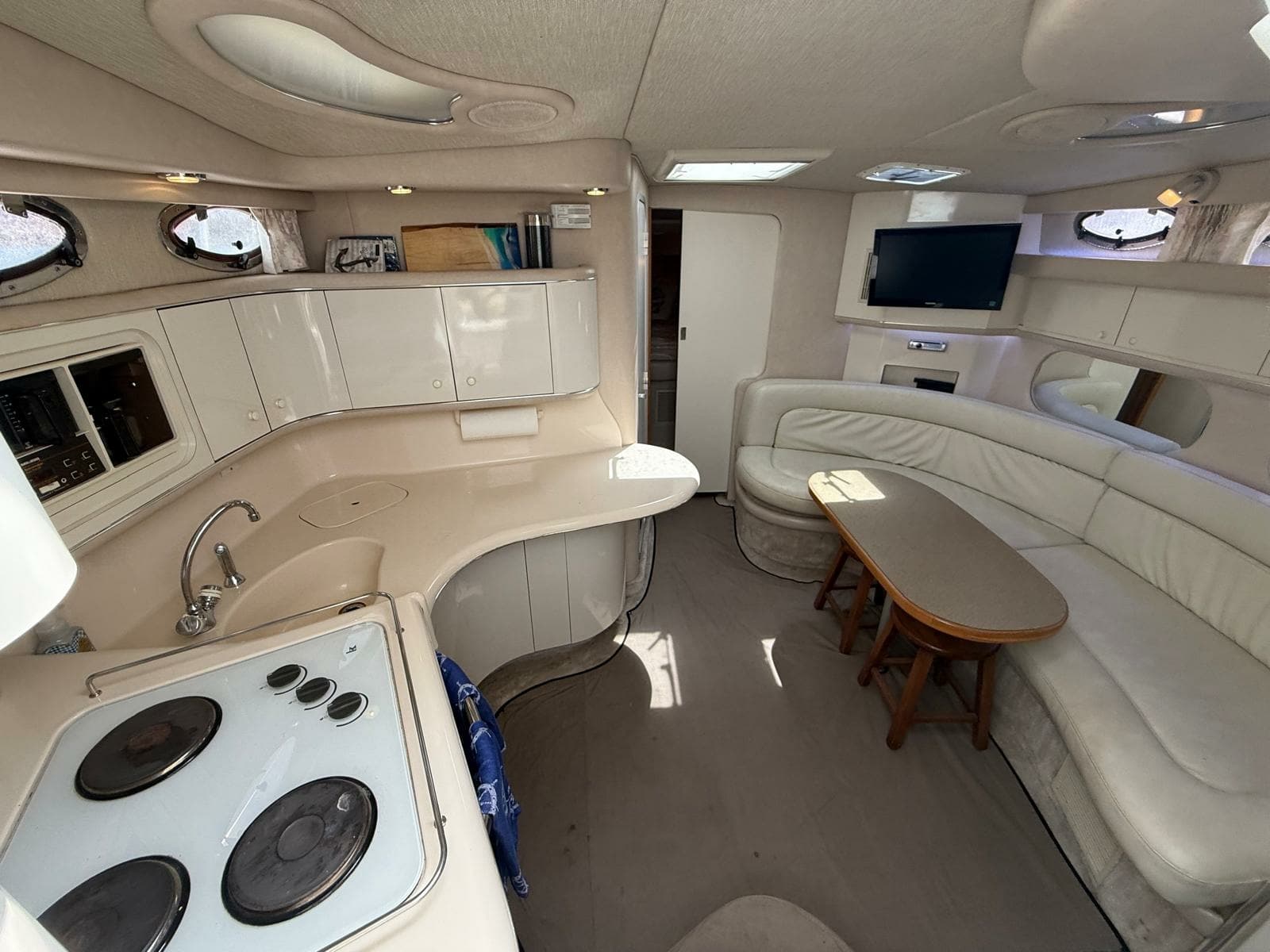 1996 Sea Ray 370 Sundancer - Photo 39