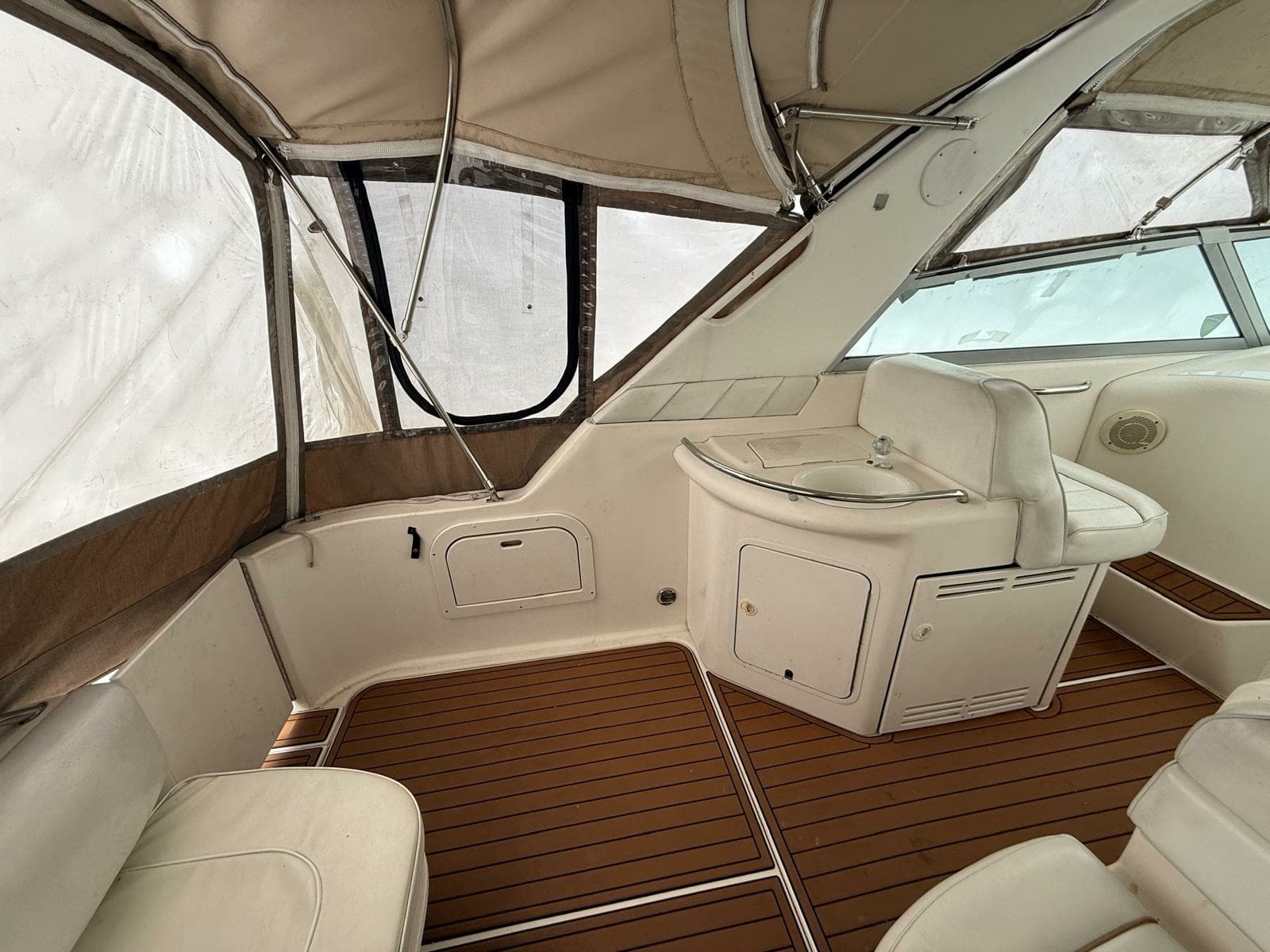 1997 Sea Ray 330 Sundancer - Photo 10