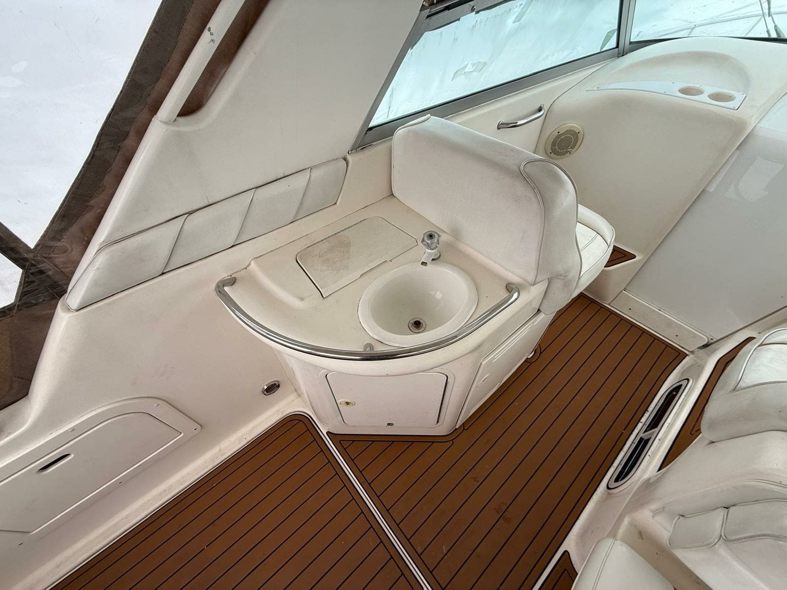 1997 Sea Ray 330 Sundancer - Photo 11