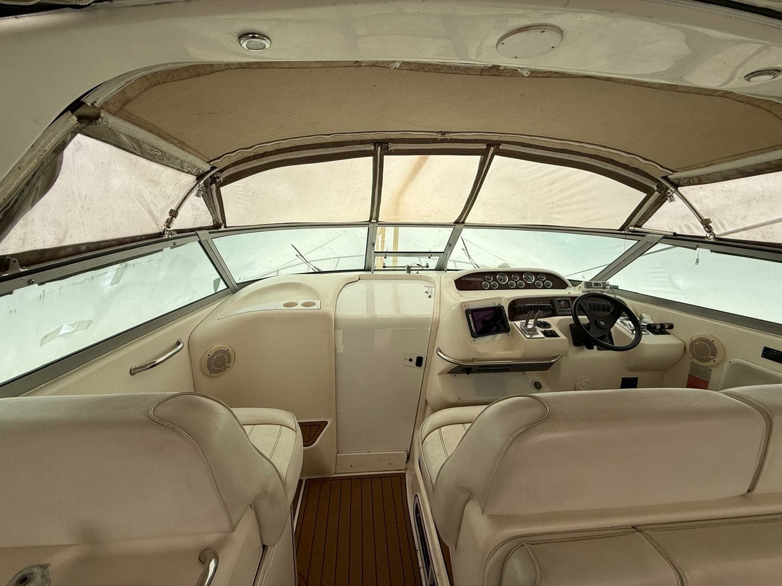 1997 Sea Ray 330 Sundancer - Photo 12