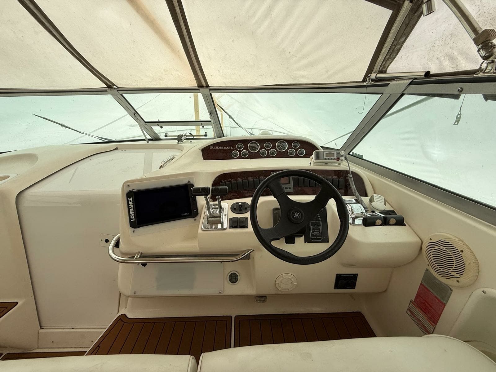 1997 Sea Ray 330 Sundancer - Photo 14