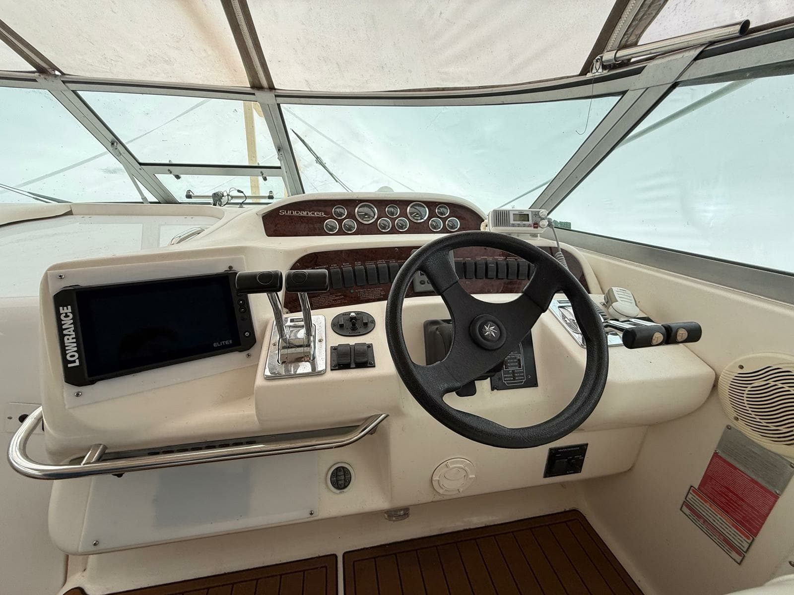 1997 Sea Ray 330 Sundancer - Photo 15
